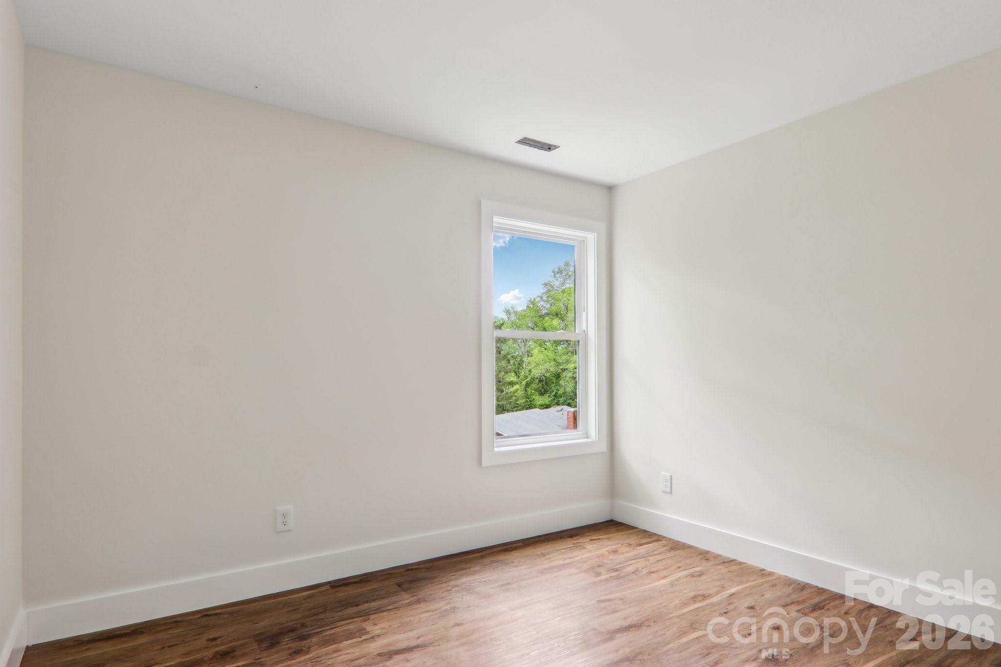 12 Whipoorwill Way — Waynesville