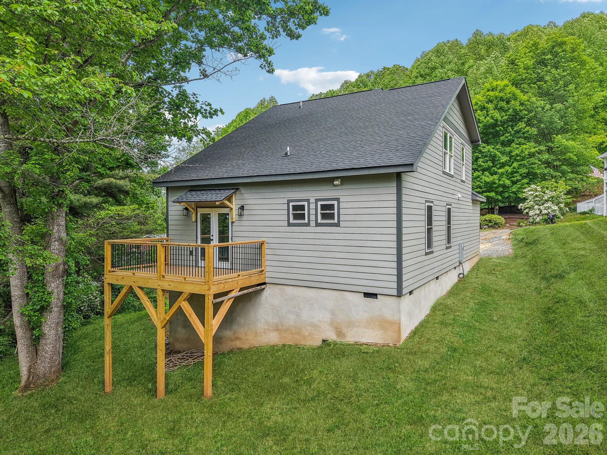 12 Whipoorwill Way — Waynesville