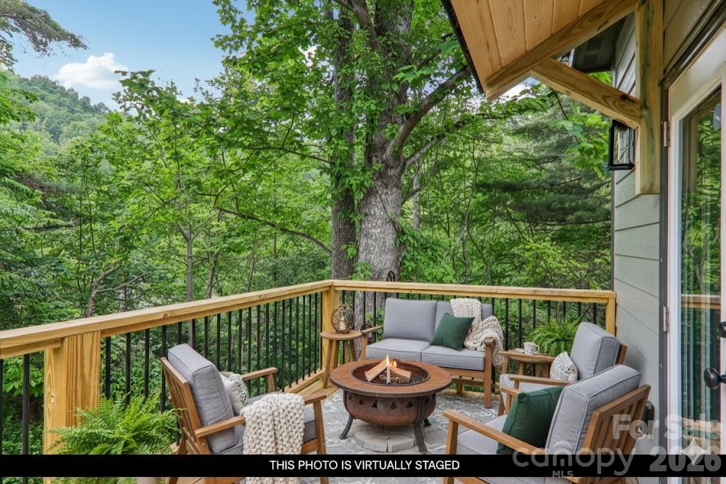 12 Whipoorwill Way — Waynesville
