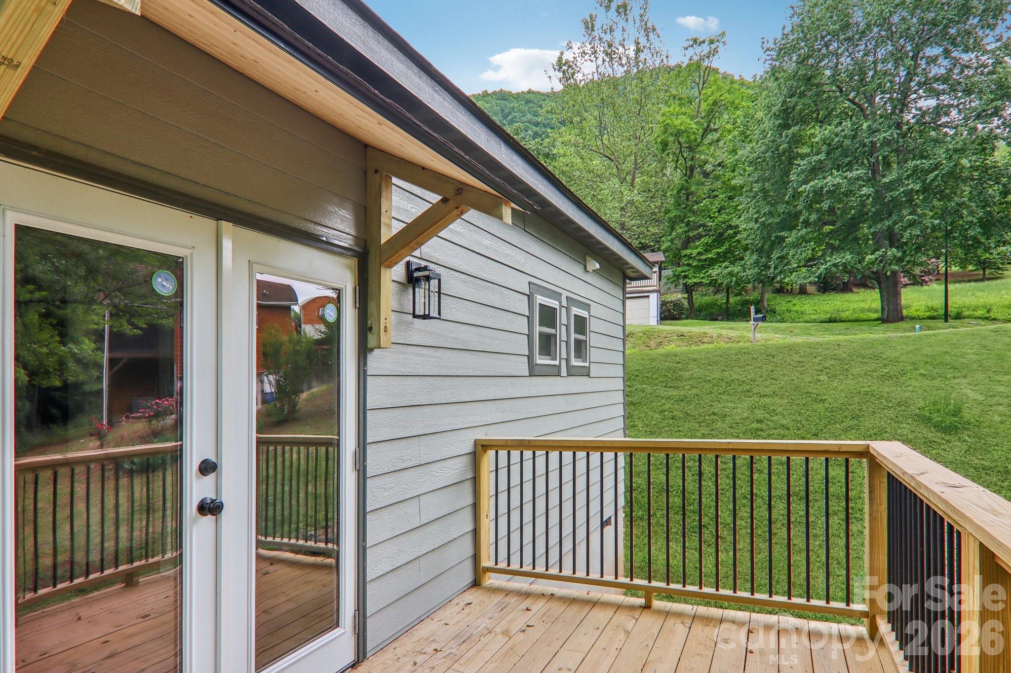 12 Whipoorwill Way — Waynesville