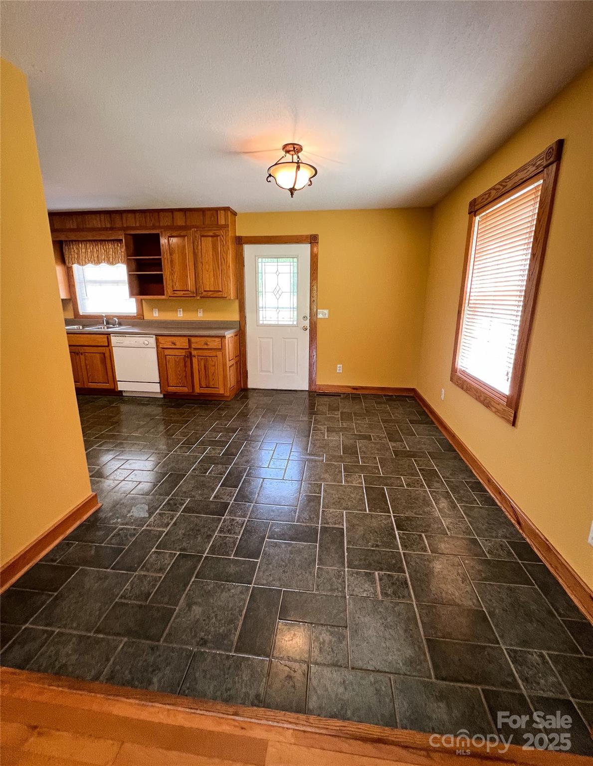 660 Halltown Road — Spruce Pine