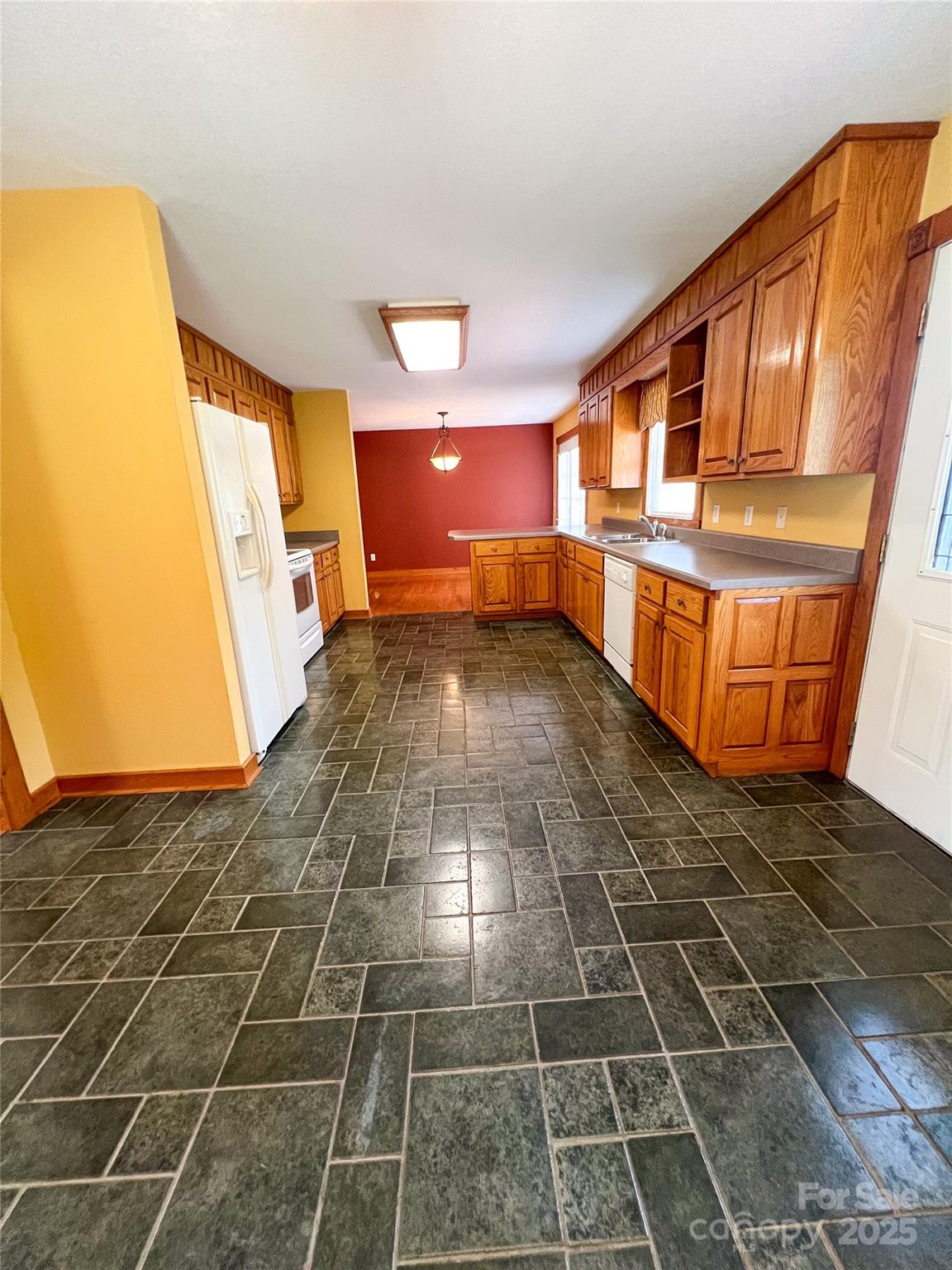 660 Halltown Road — Spruce Pine