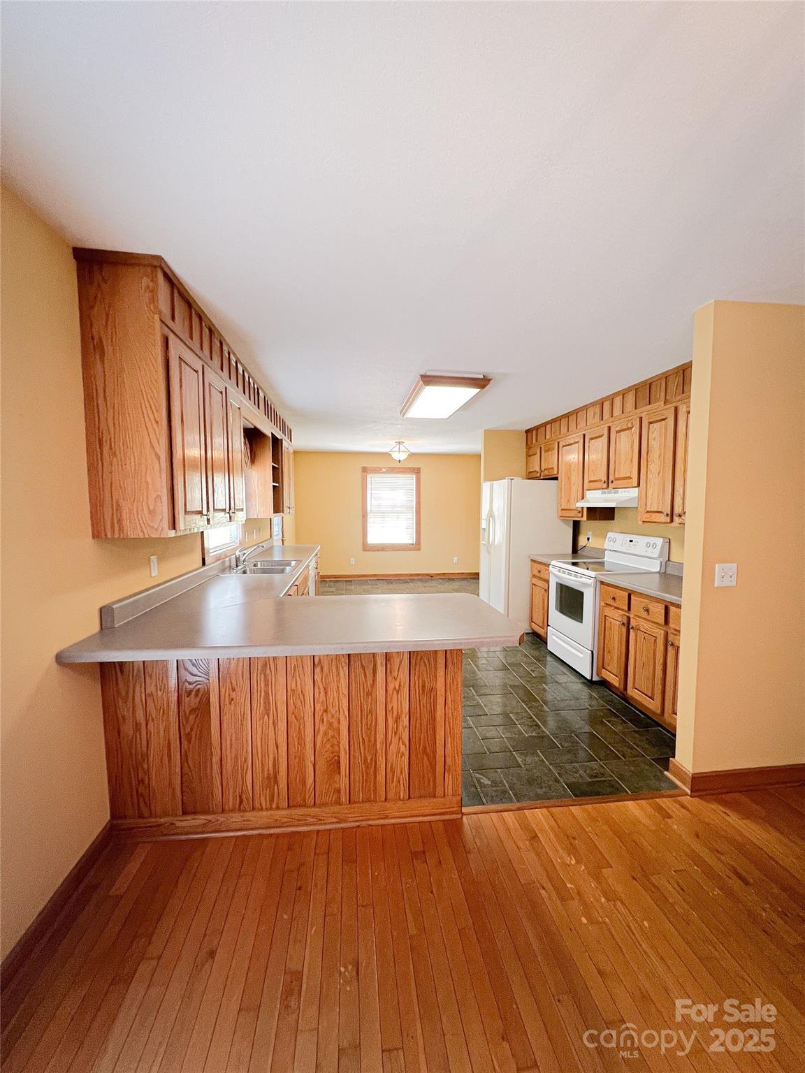 660 Halltown Road — Spruce Pine