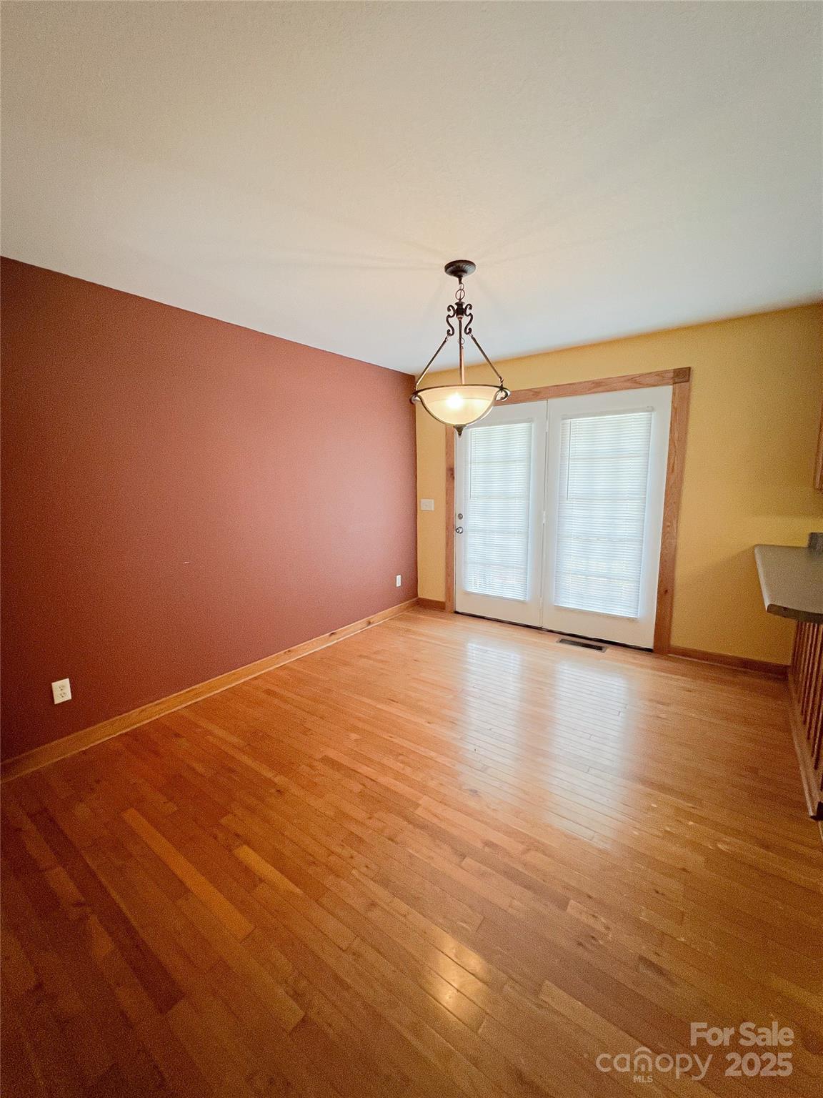 660 Halltown Road — Spruce Pine
