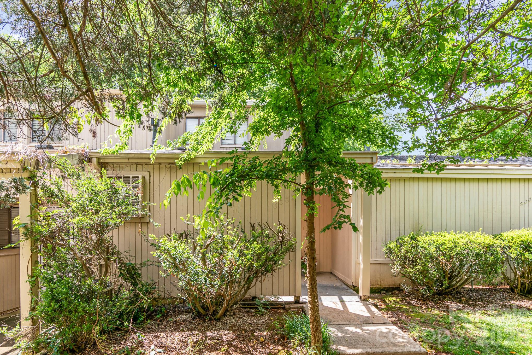 8005 Horse Chestnut Lane — Charlotte