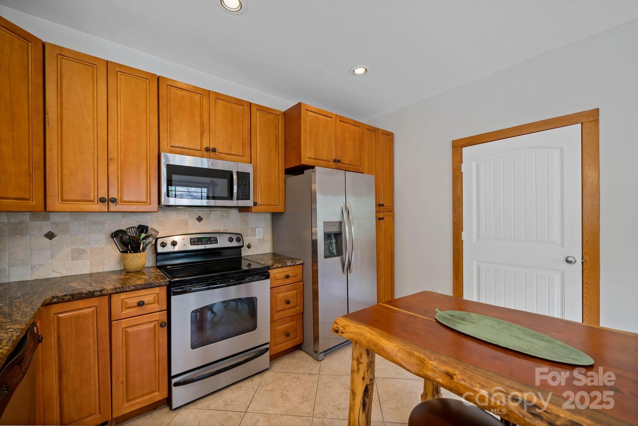 140 Spruce Hollow Road — Beech Mountain
