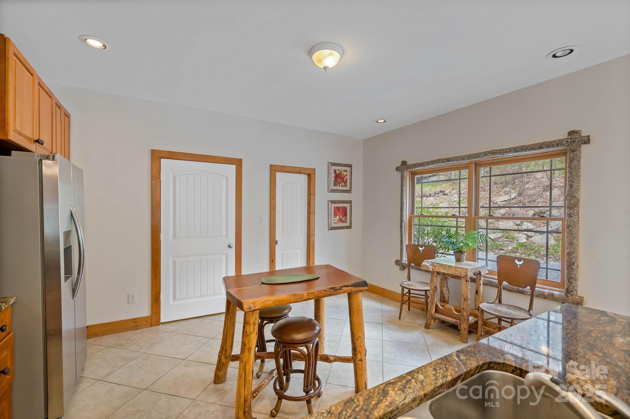 140 Spruce Hollow Road — Beech Mountain