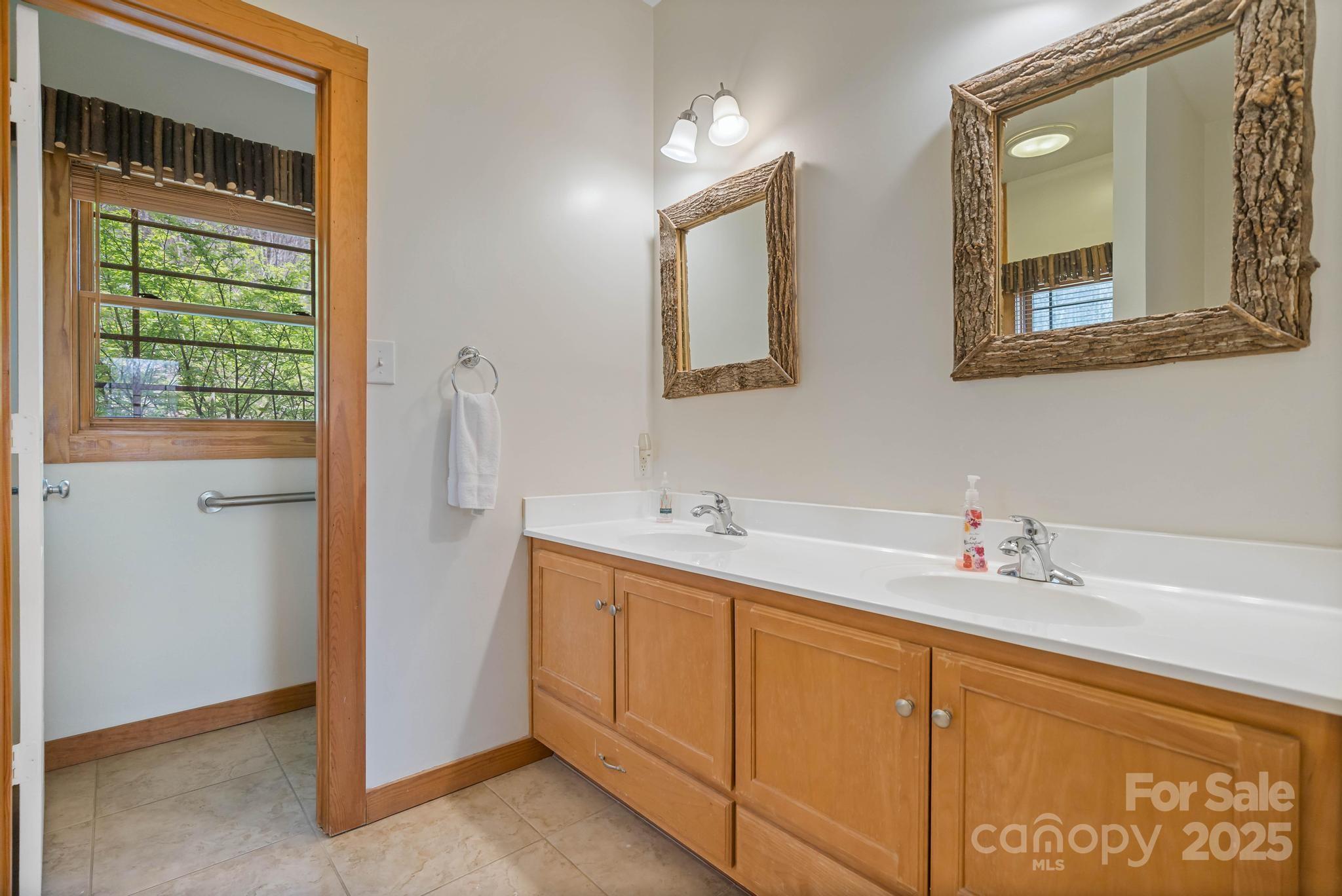 140 Spruce Hollow Road — Beech Mountain
