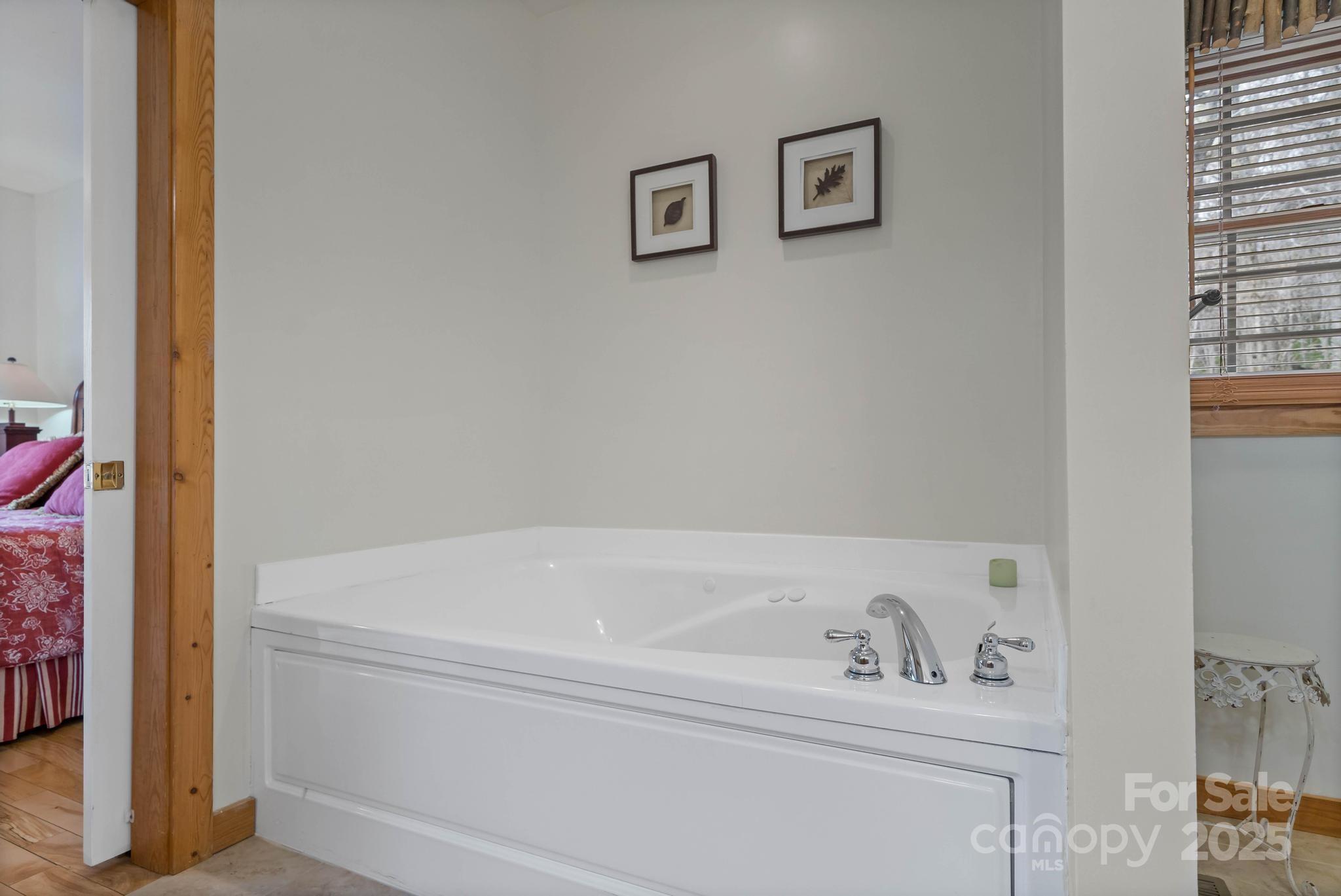 140 Spruce Hollow Road — Beech Mountain