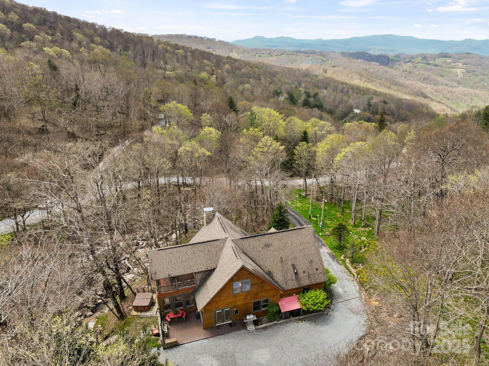 140 Spruce Hollow Road — Beech Mountain