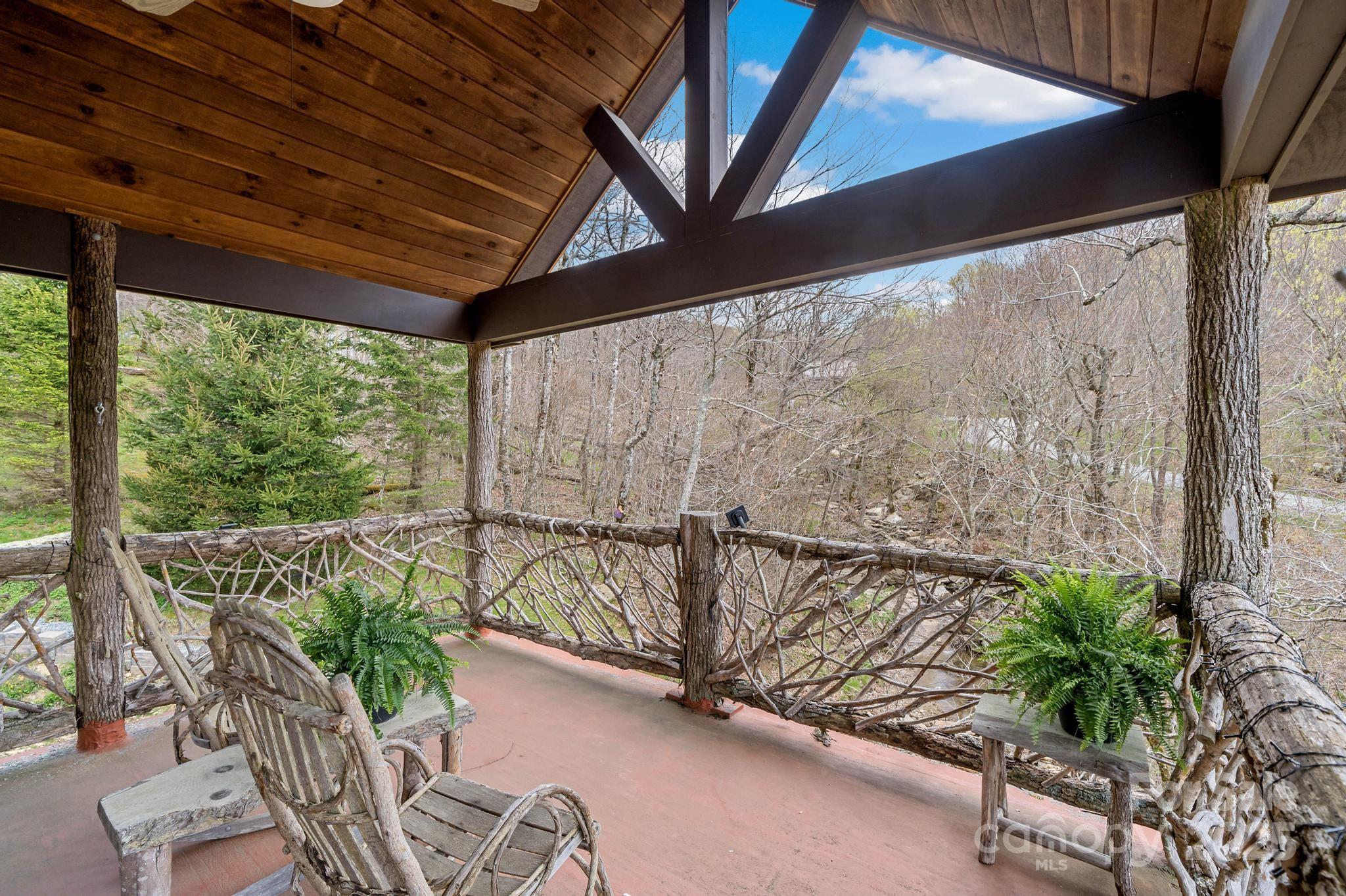 140 Spruce Hollow Road — Beech Mountain