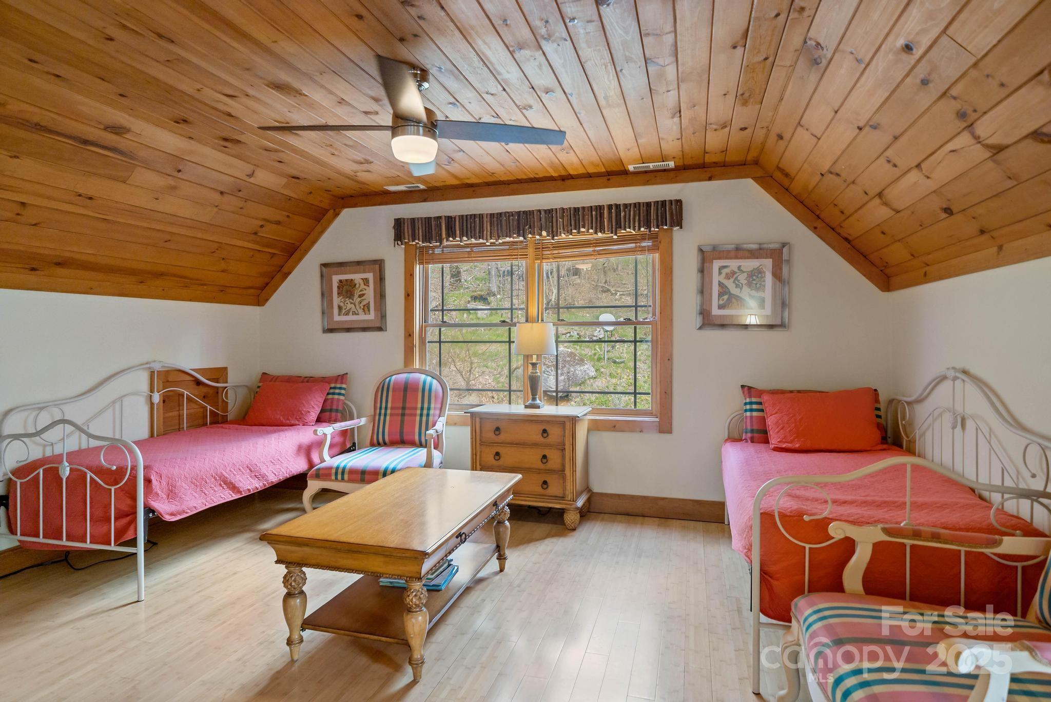 140 Spruce Hollow Road — Beech Mountain