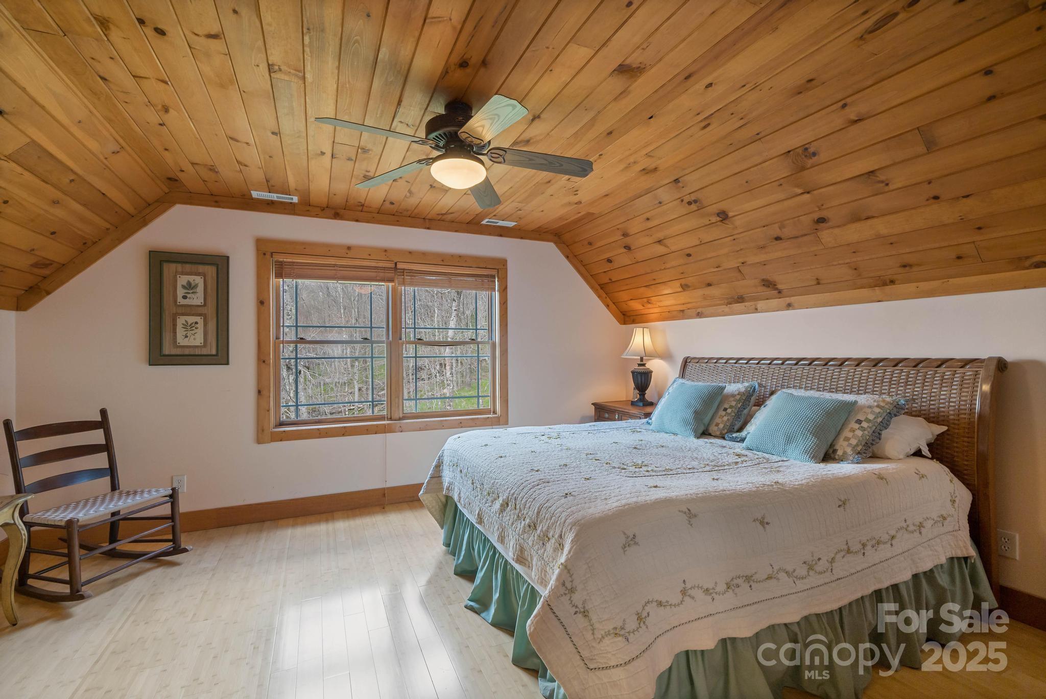 140 Spruce Hollow Road — Beech Mountain