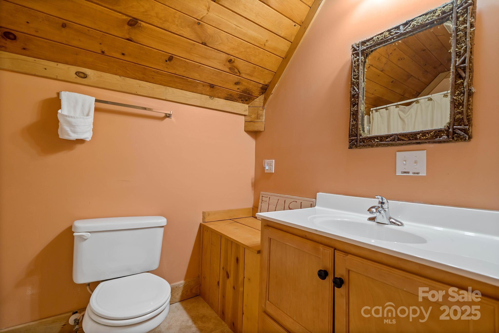 140 Spruce Hollow Road — Beech Mountain