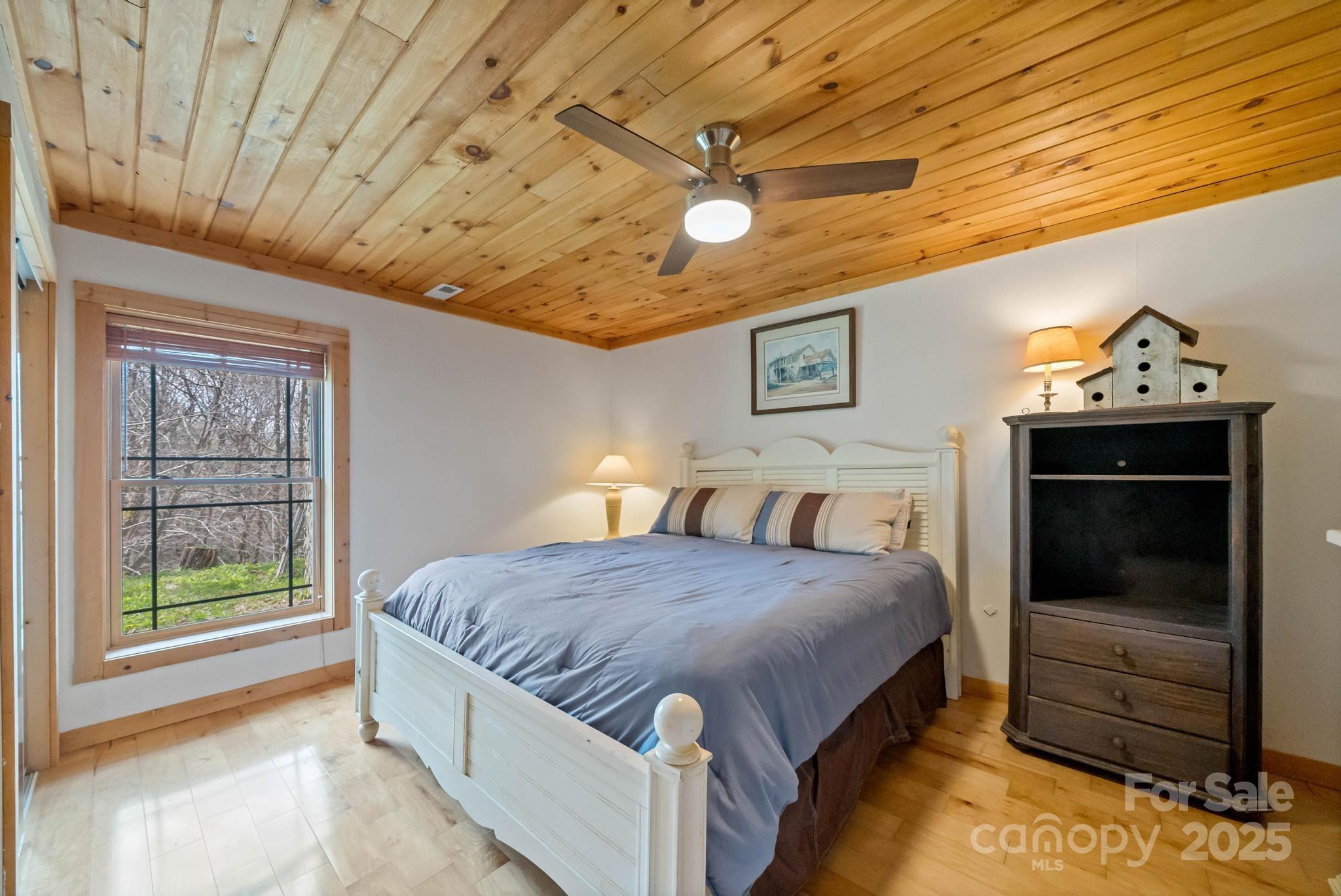 140 Spruce Hollow Road — Beech Mountain