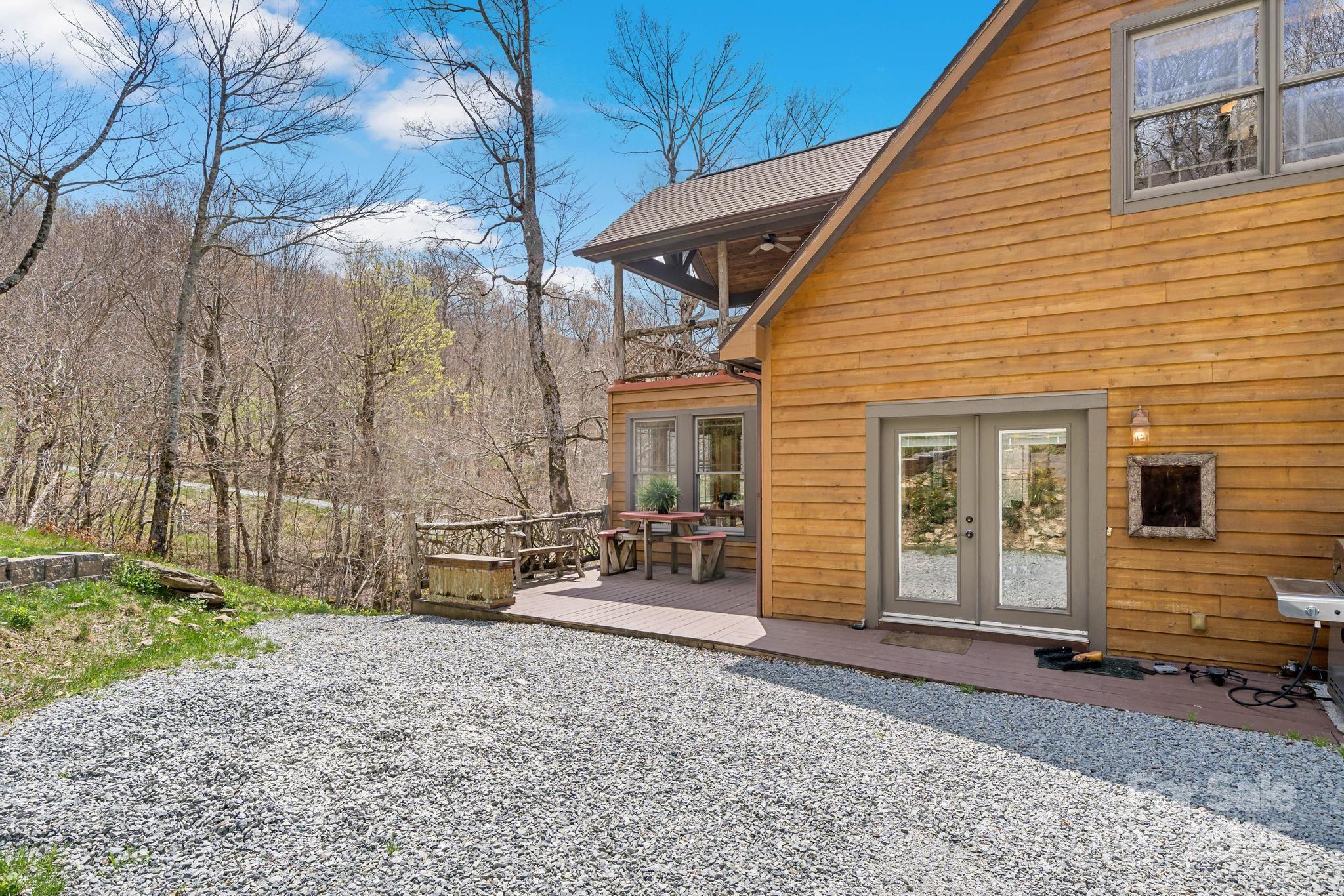 140 Spruce Hollow Road — Beech Mountain