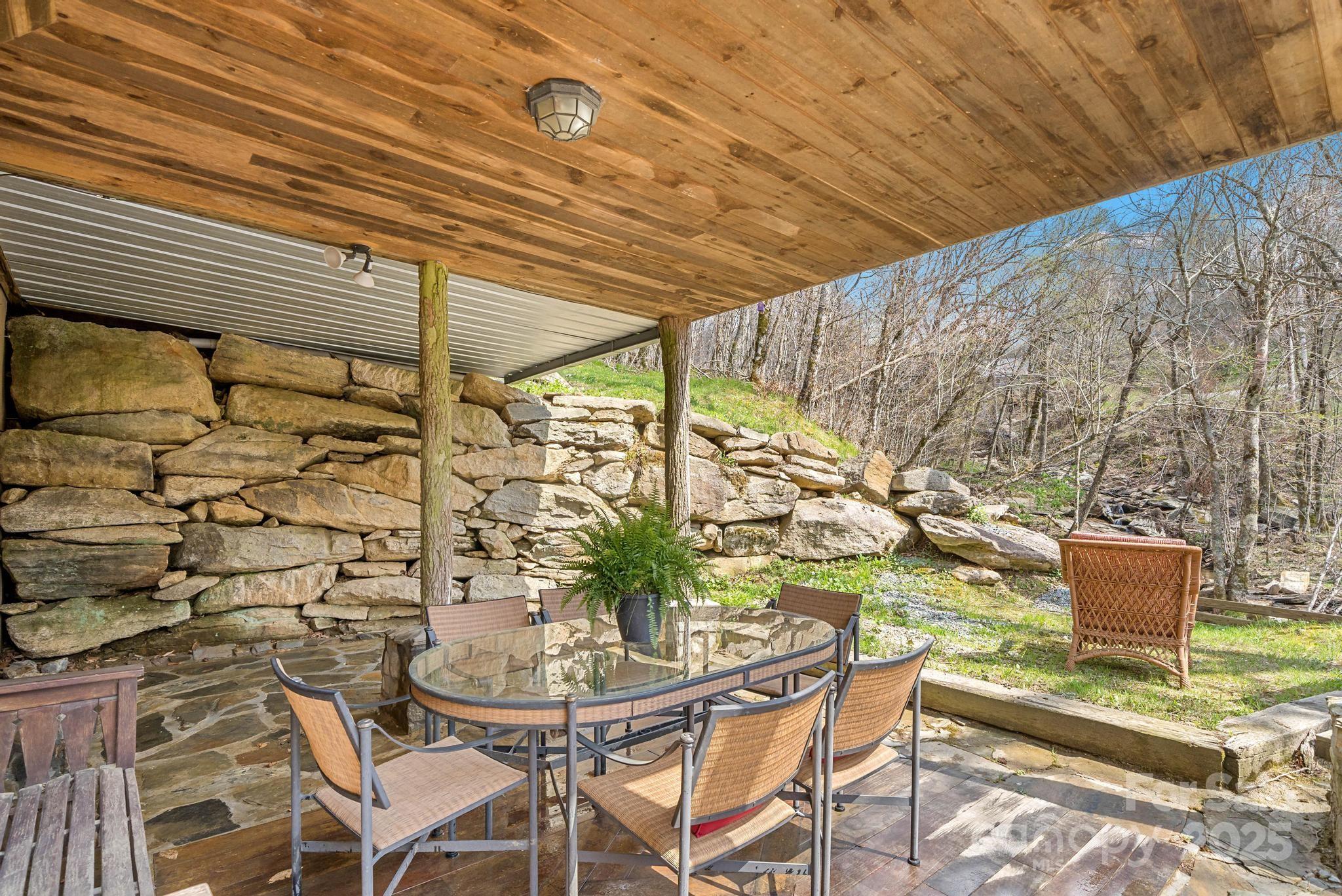 140 Spruce Hollow Road — Beech Mountain