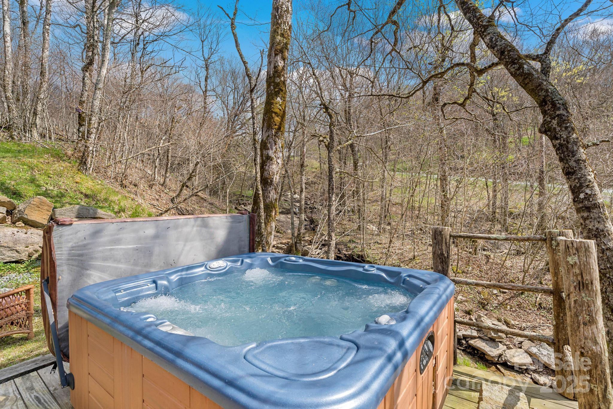140 Spruce Hollow Road — Beech Mountain