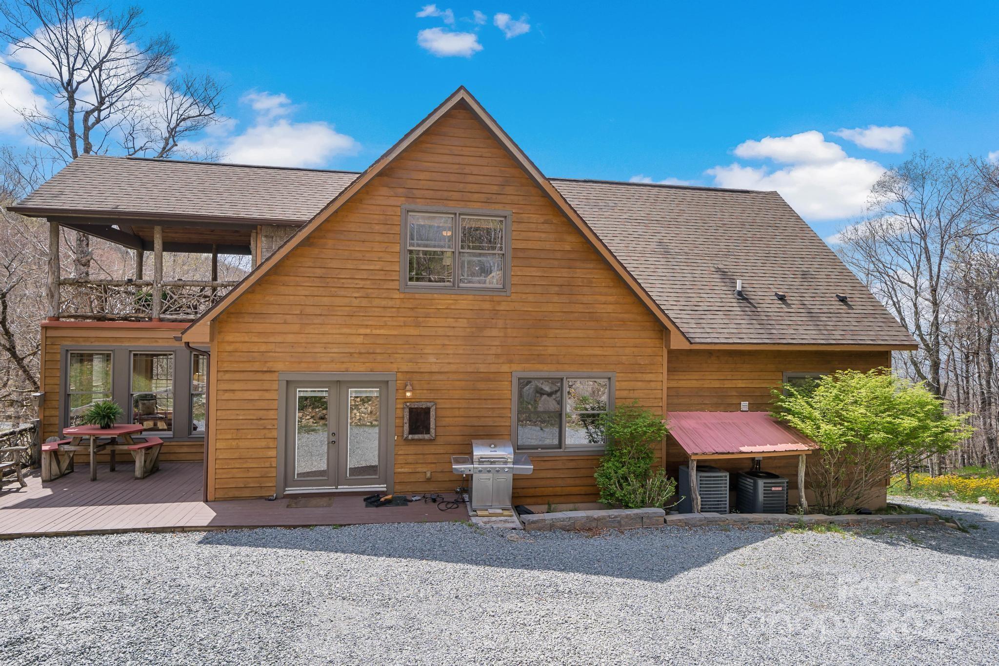 140 Spruce Hollow Road — Beech Mountain