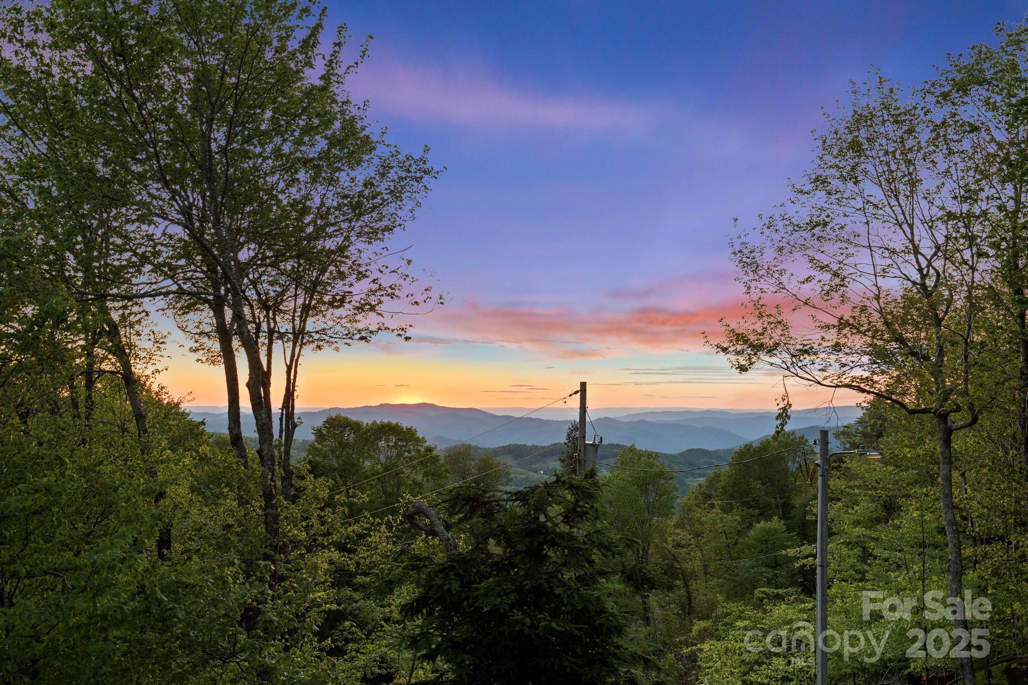 140 Spruce Hollow Road — Beech Mountain