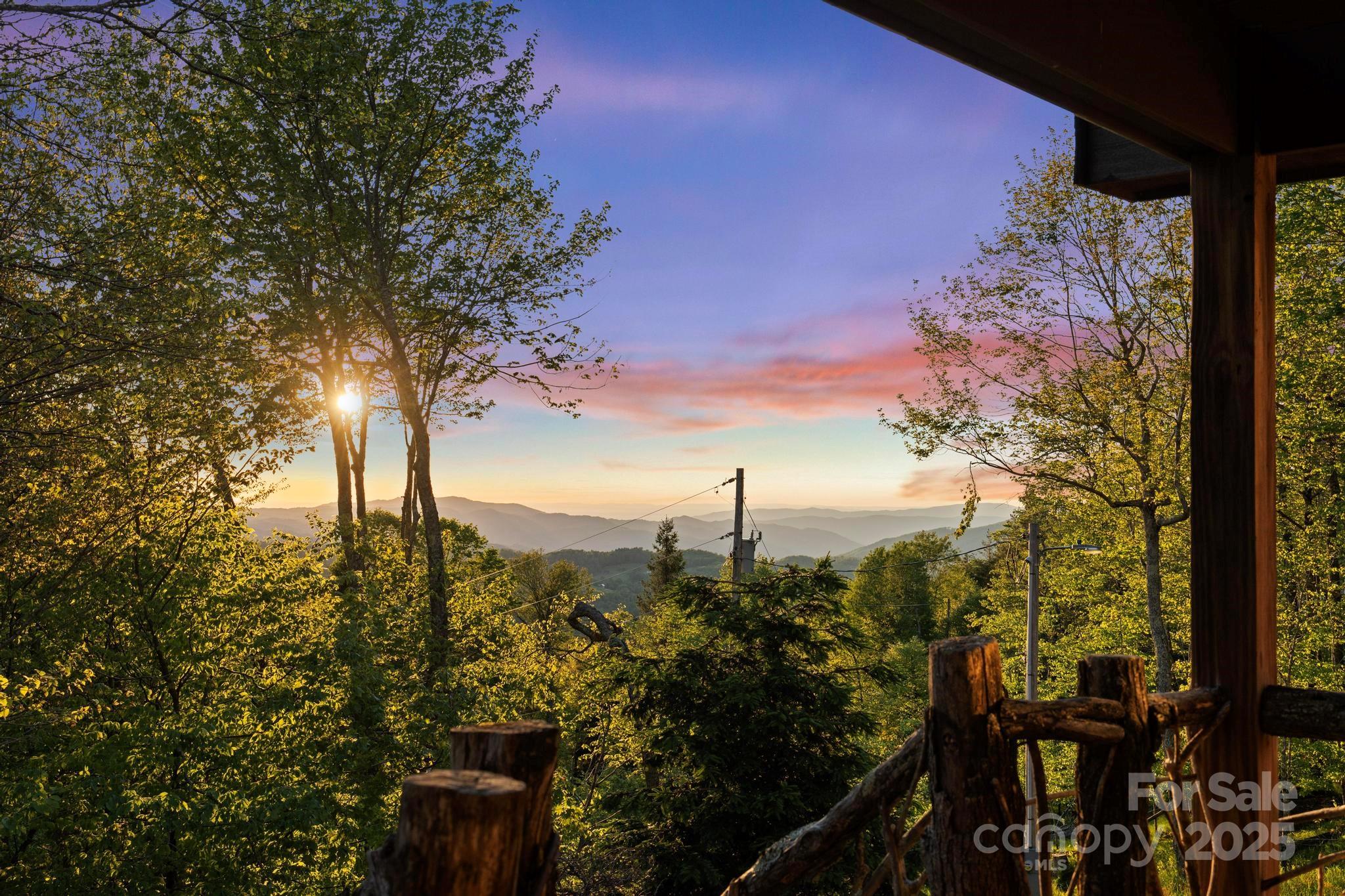 140 Spruce Hollow Road — Beech Mountain