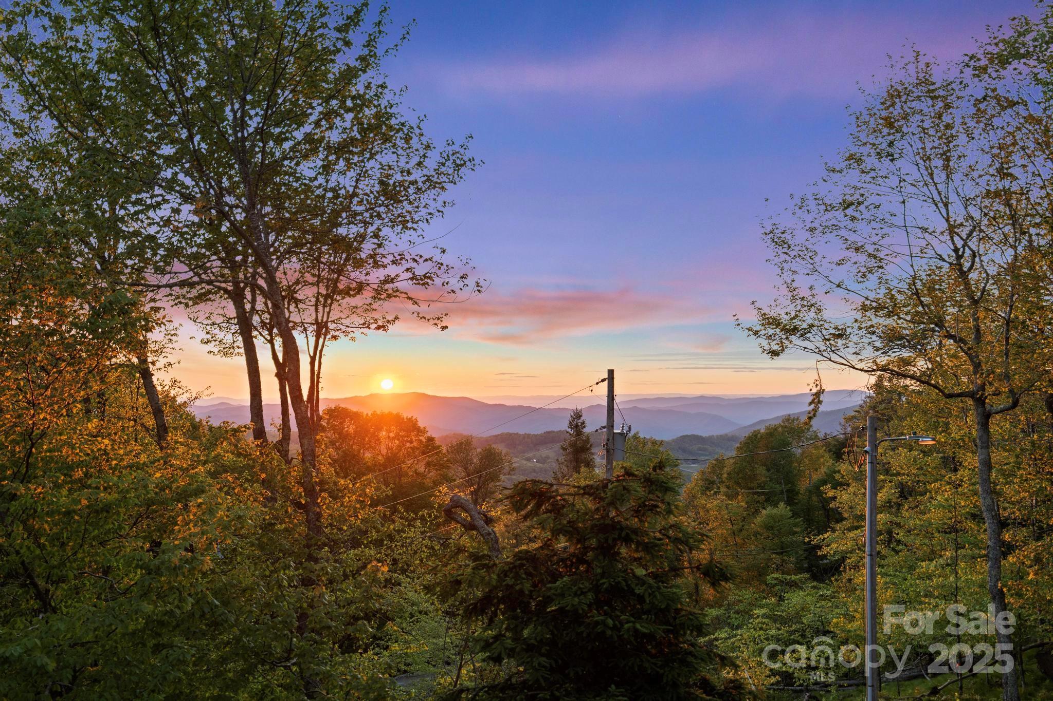 140 Spruce Hollow Road — Beech Mountain