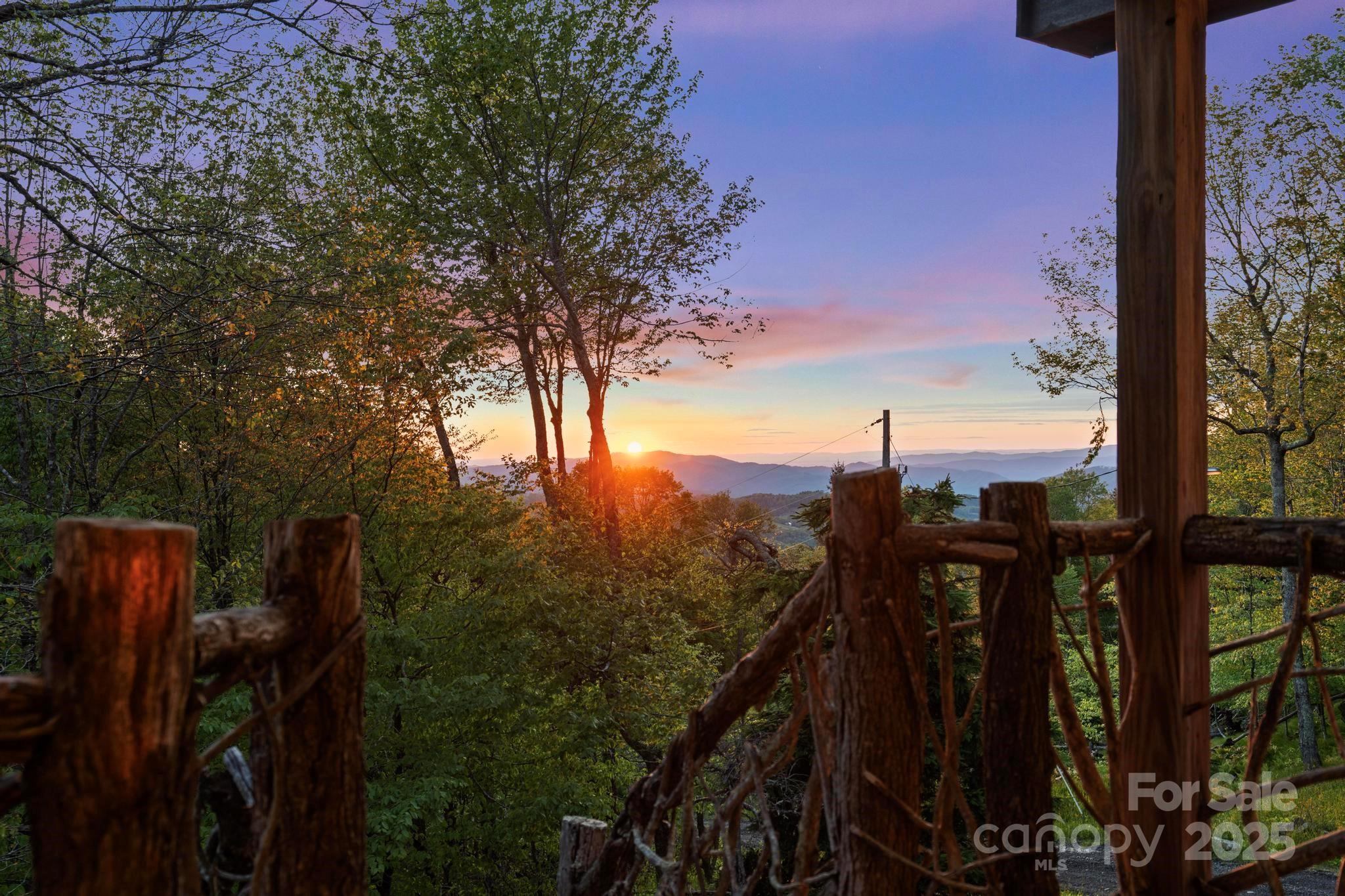 140 Spruce Hollow Road — Beech Mountain