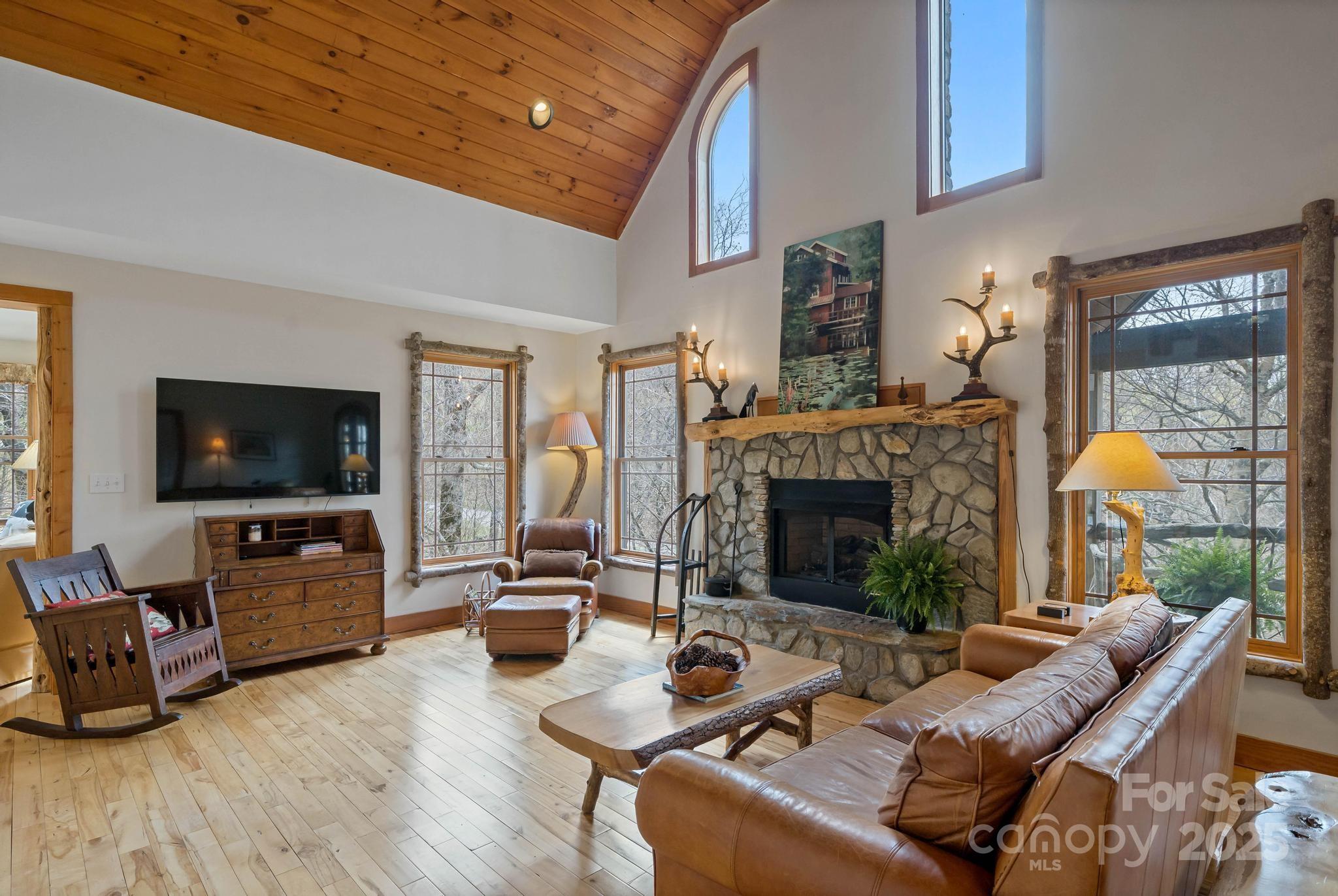 140 Spruce Hollow Road — Beech Mountain