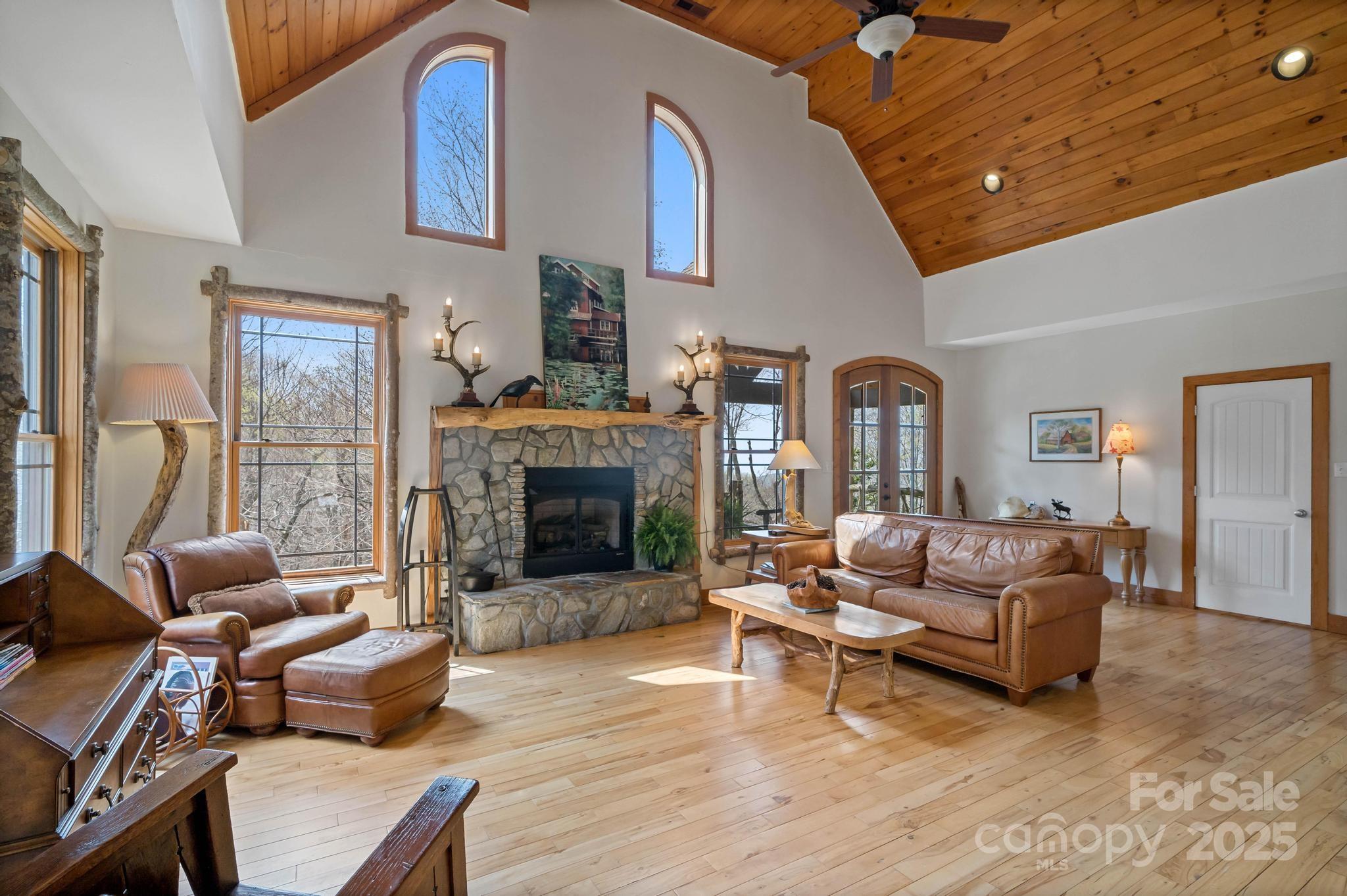 140 Spruce Hollow Road — Beech Mountain