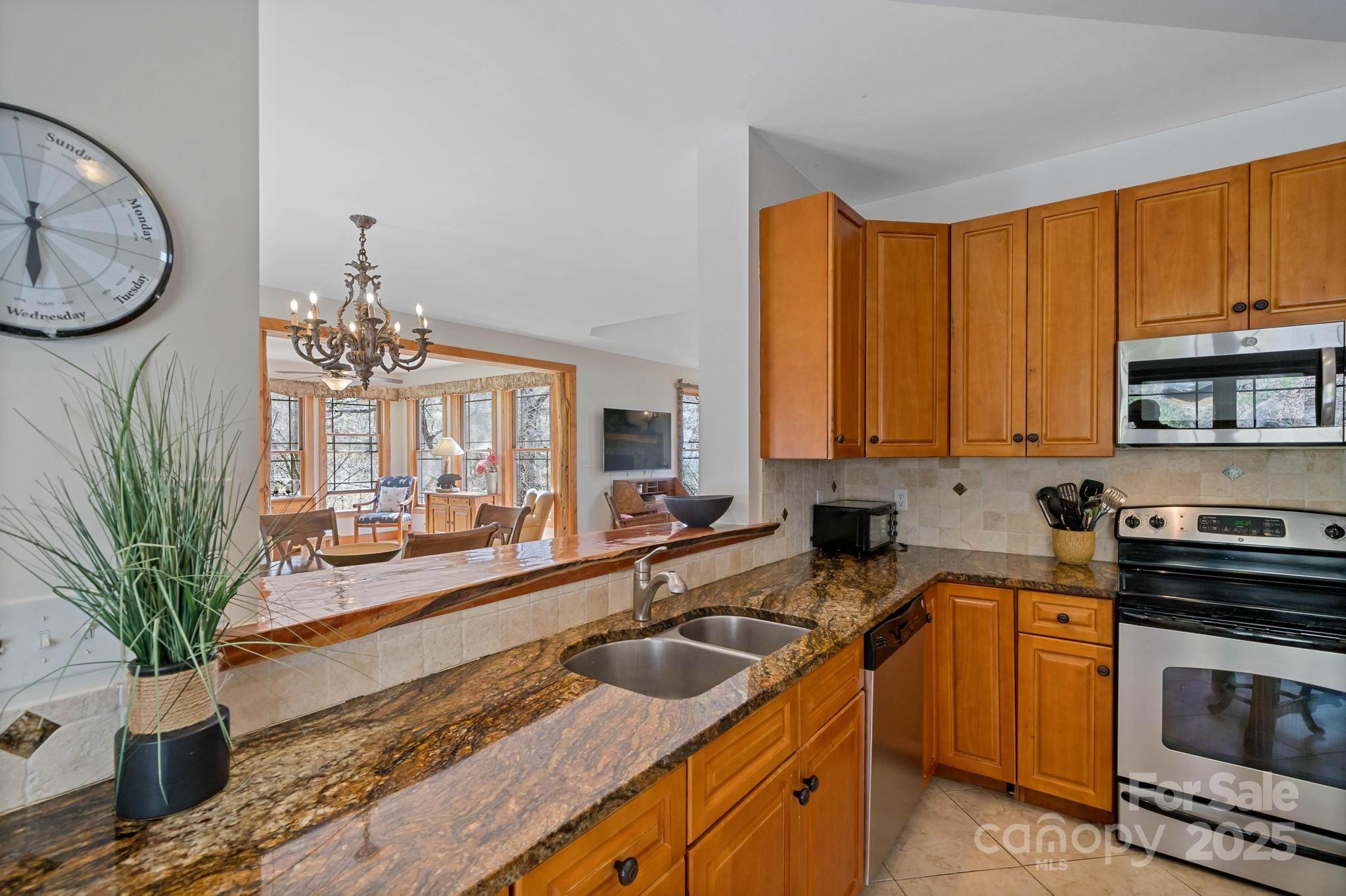 140 Spruce Hollow Road — Beech Mountain