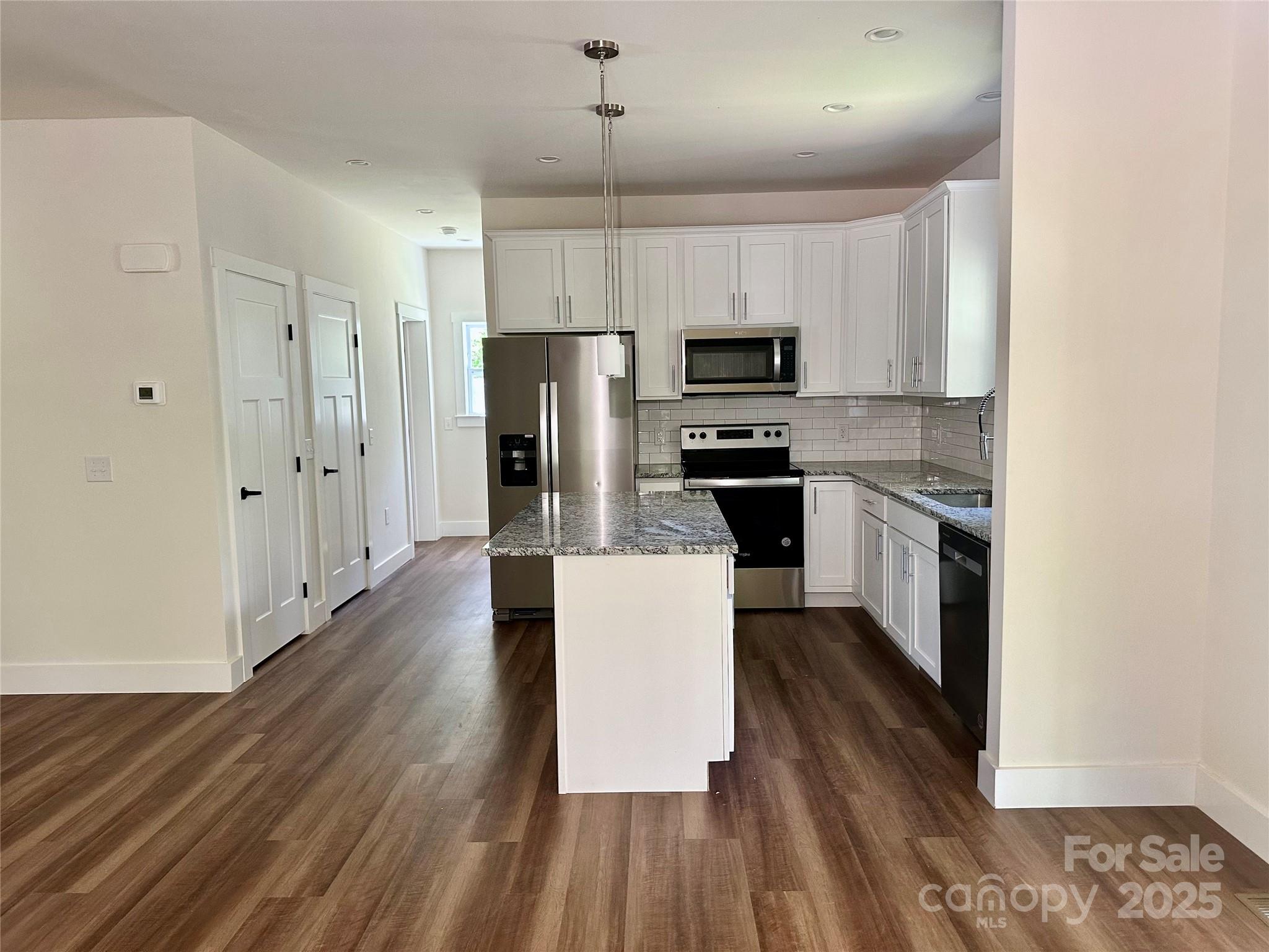 206 Cascade Ridge Road — Fairview