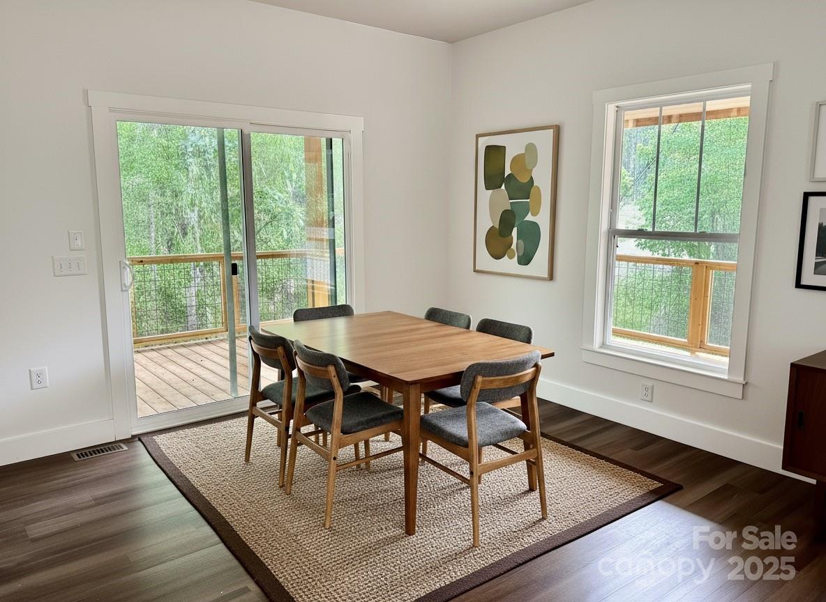 206 Cascade Ridge Road — Fairview