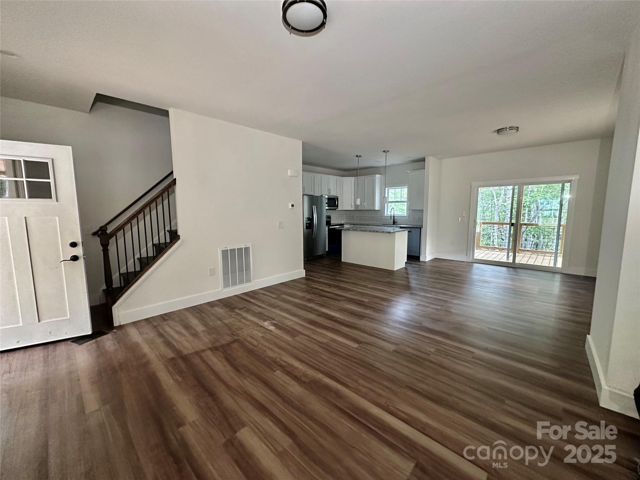 206 Cascade Ridge Road — Fairview