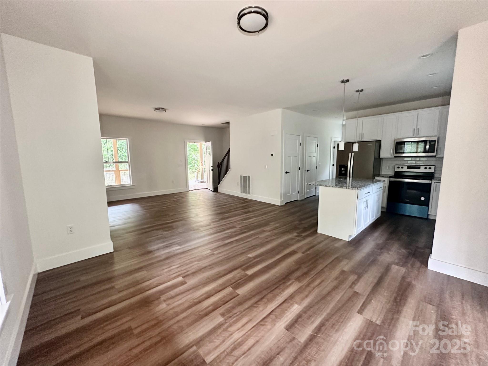 206 Cascade Ridge Road — Fairview