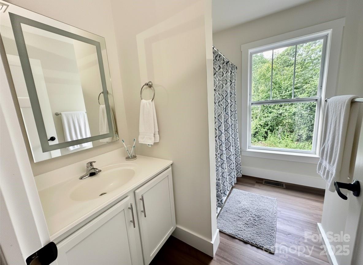 206 Cascade Ridge Road — Fairview