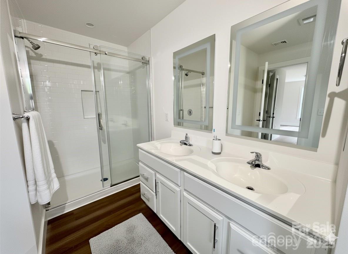 206 Cascade Ridge Road — Fairview