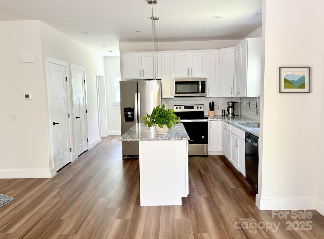 206 Cascade Ridge Road — Fairview