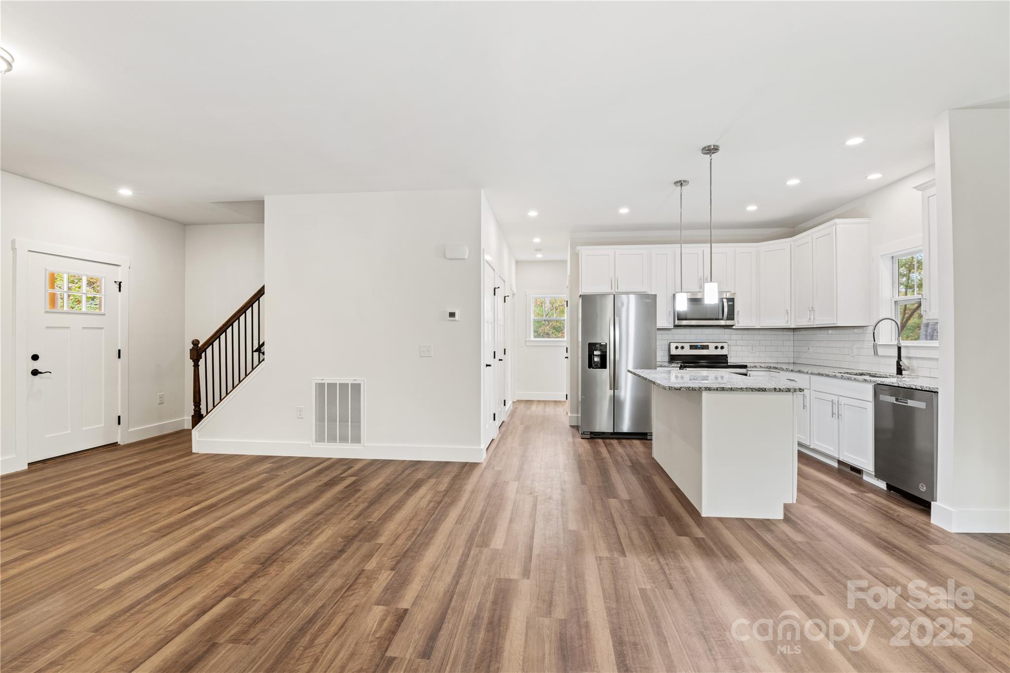 206 Cascade Ridge Road — Fairview