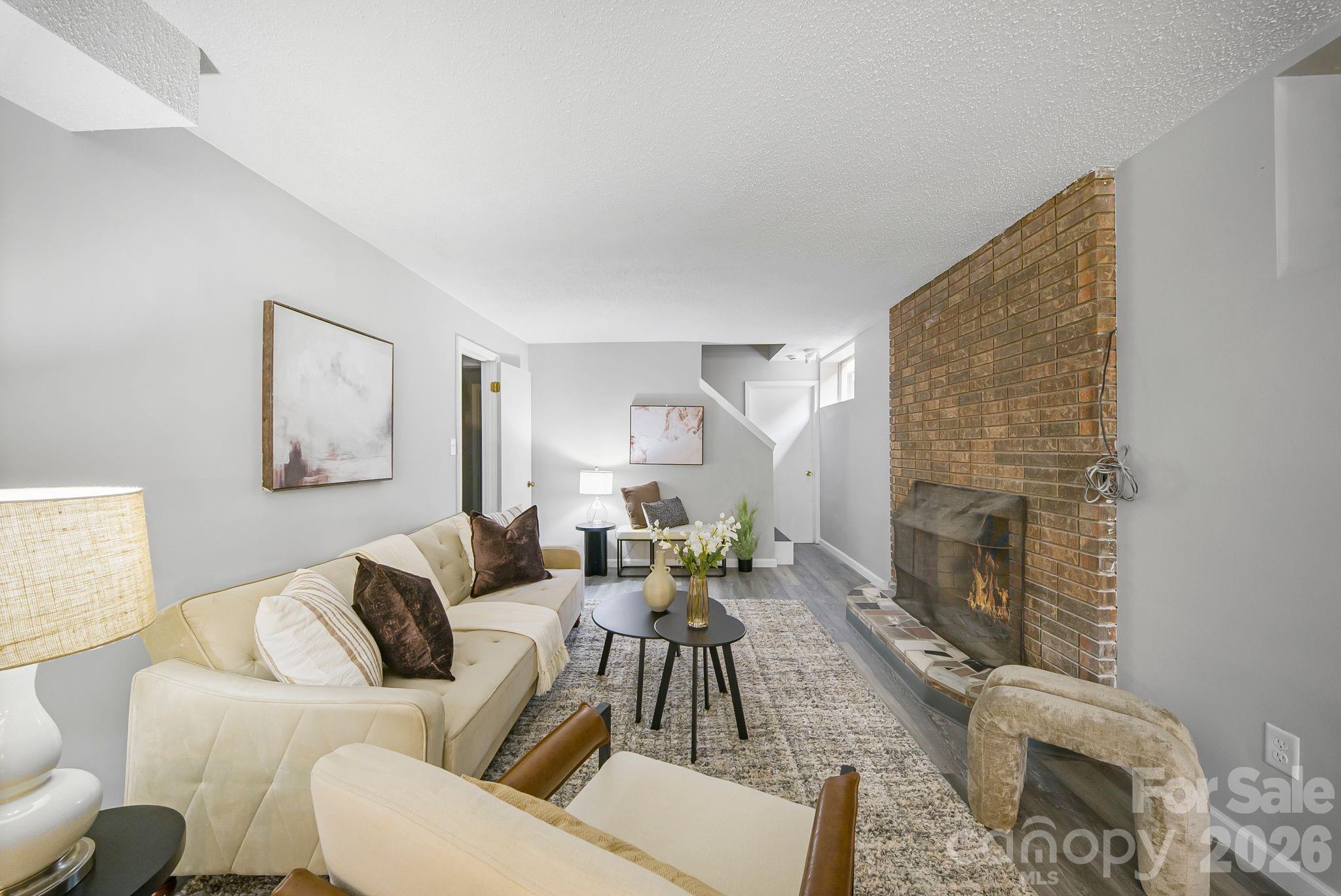 16 Sun Valley Court — Alexander