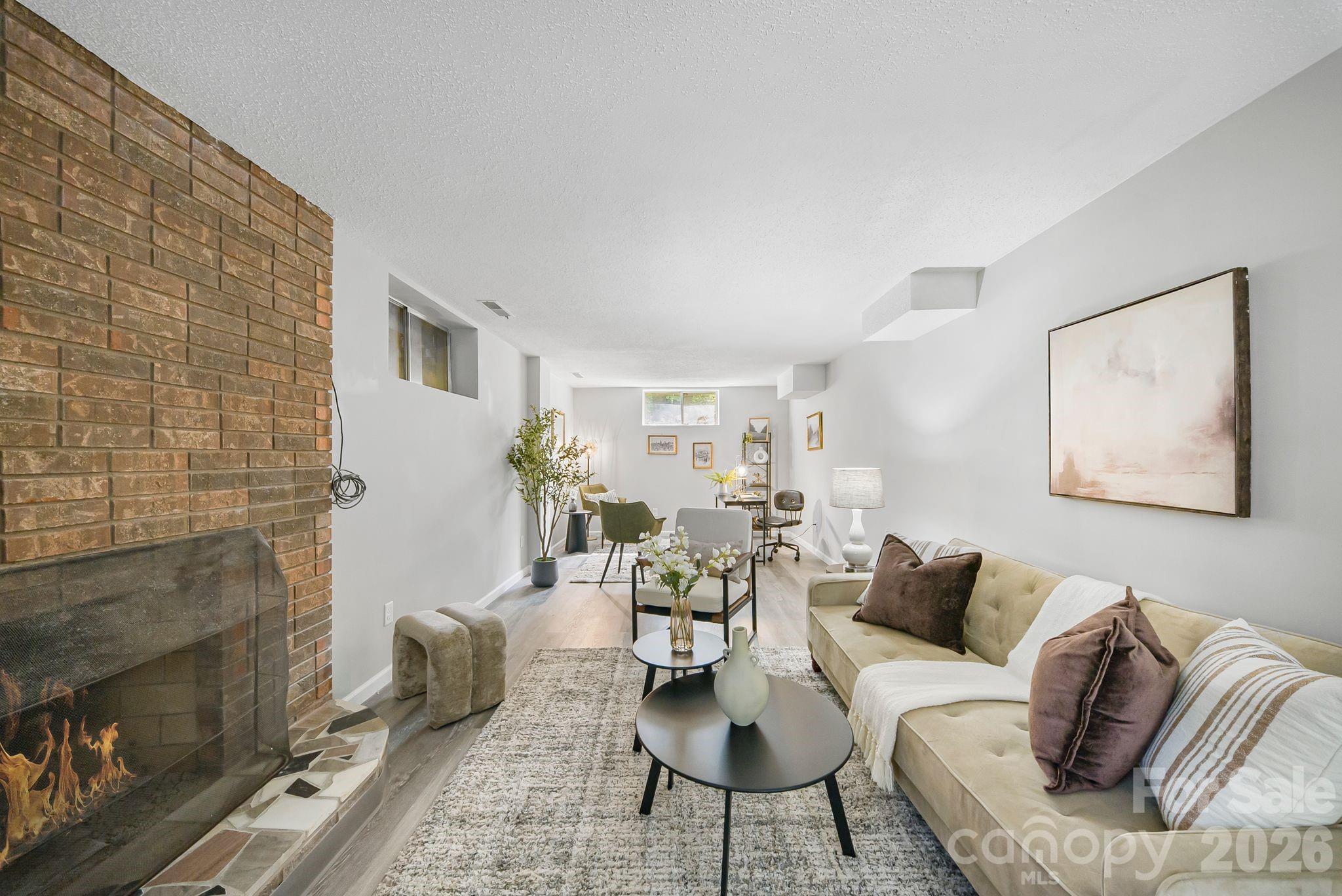 16 Sun Valley Court — Alexander