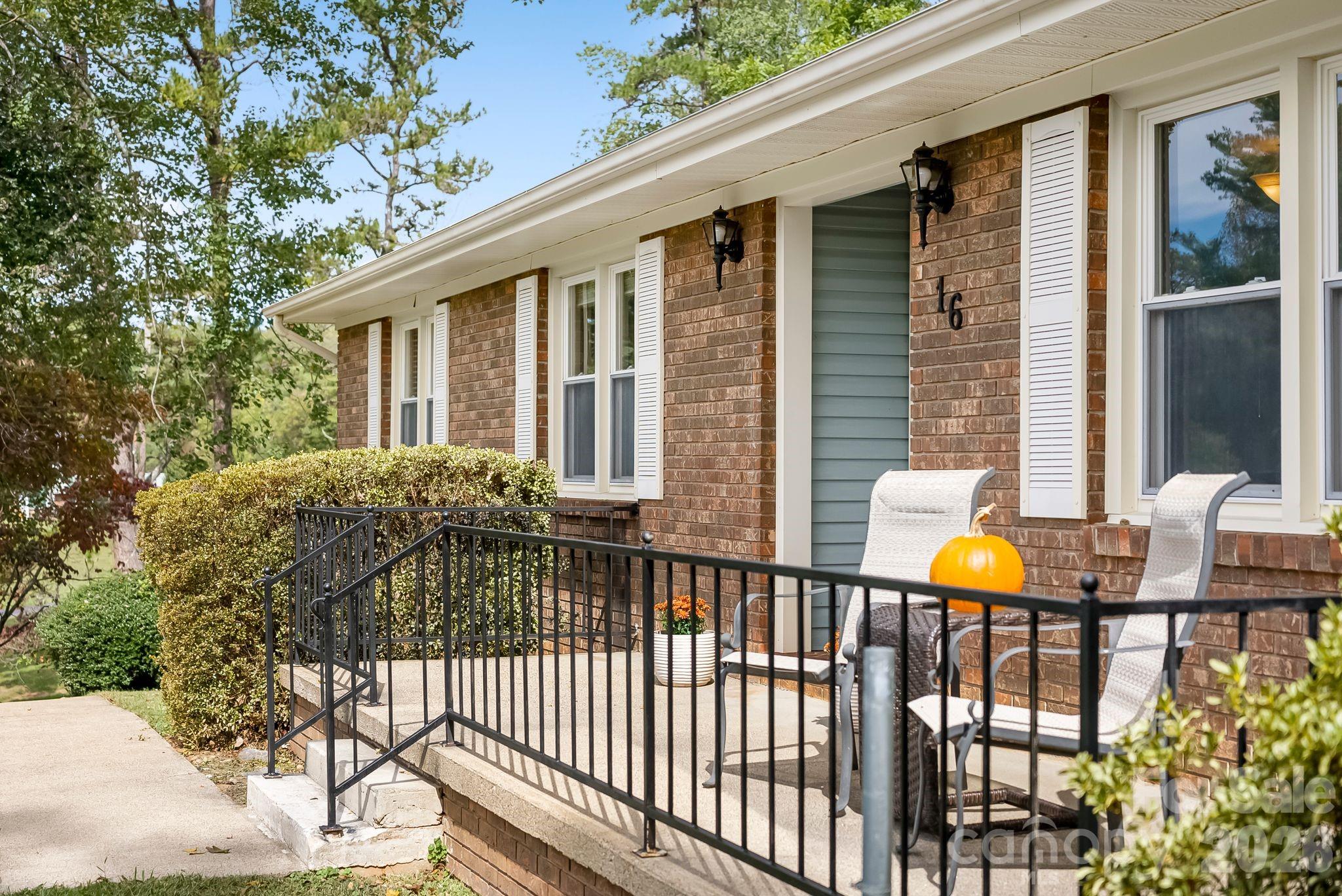 16 Sun Valley Court — Alexander