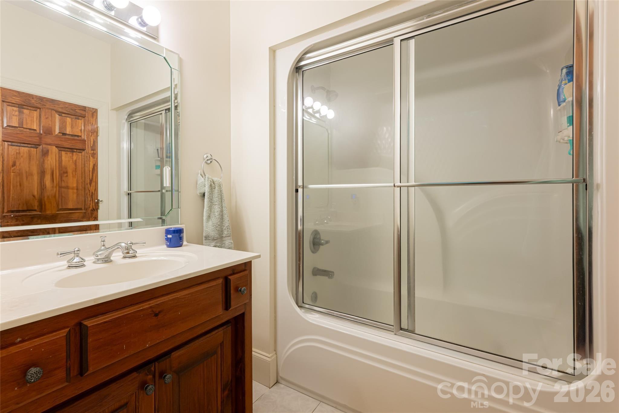 75 Cougar Lane — Saluda