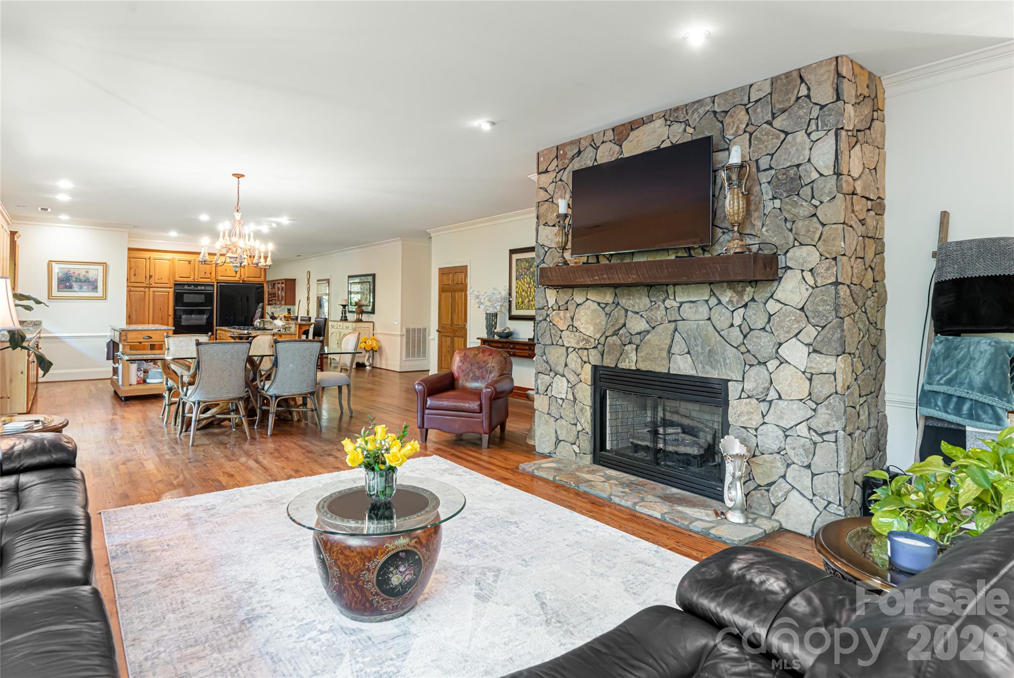 75 Cougar Lane — Saluda