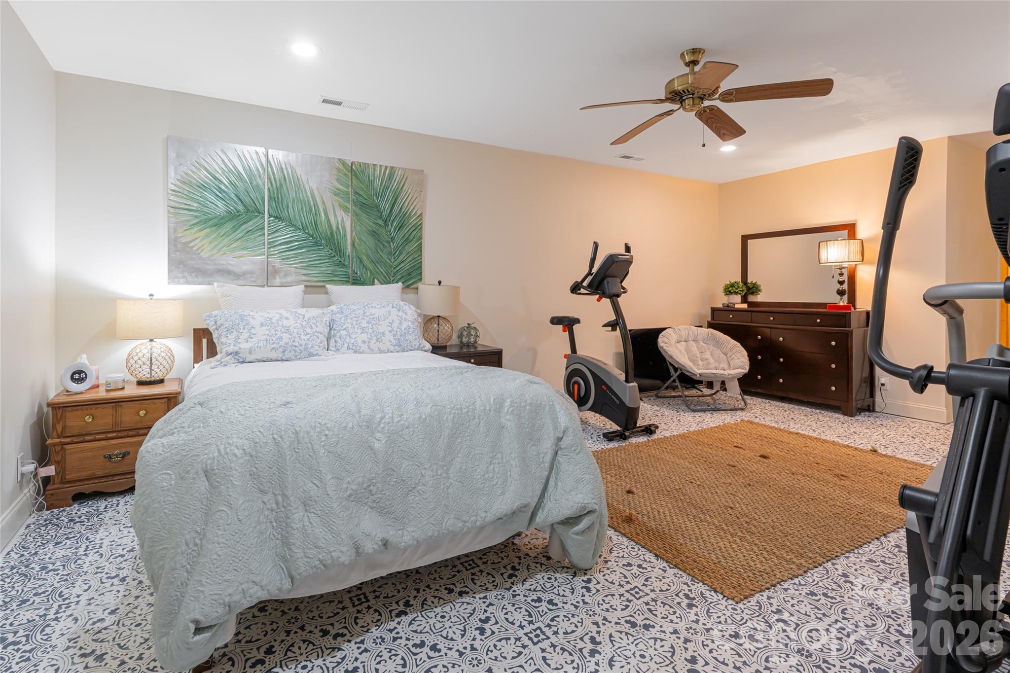 75 Cougar Lane — Saluda
