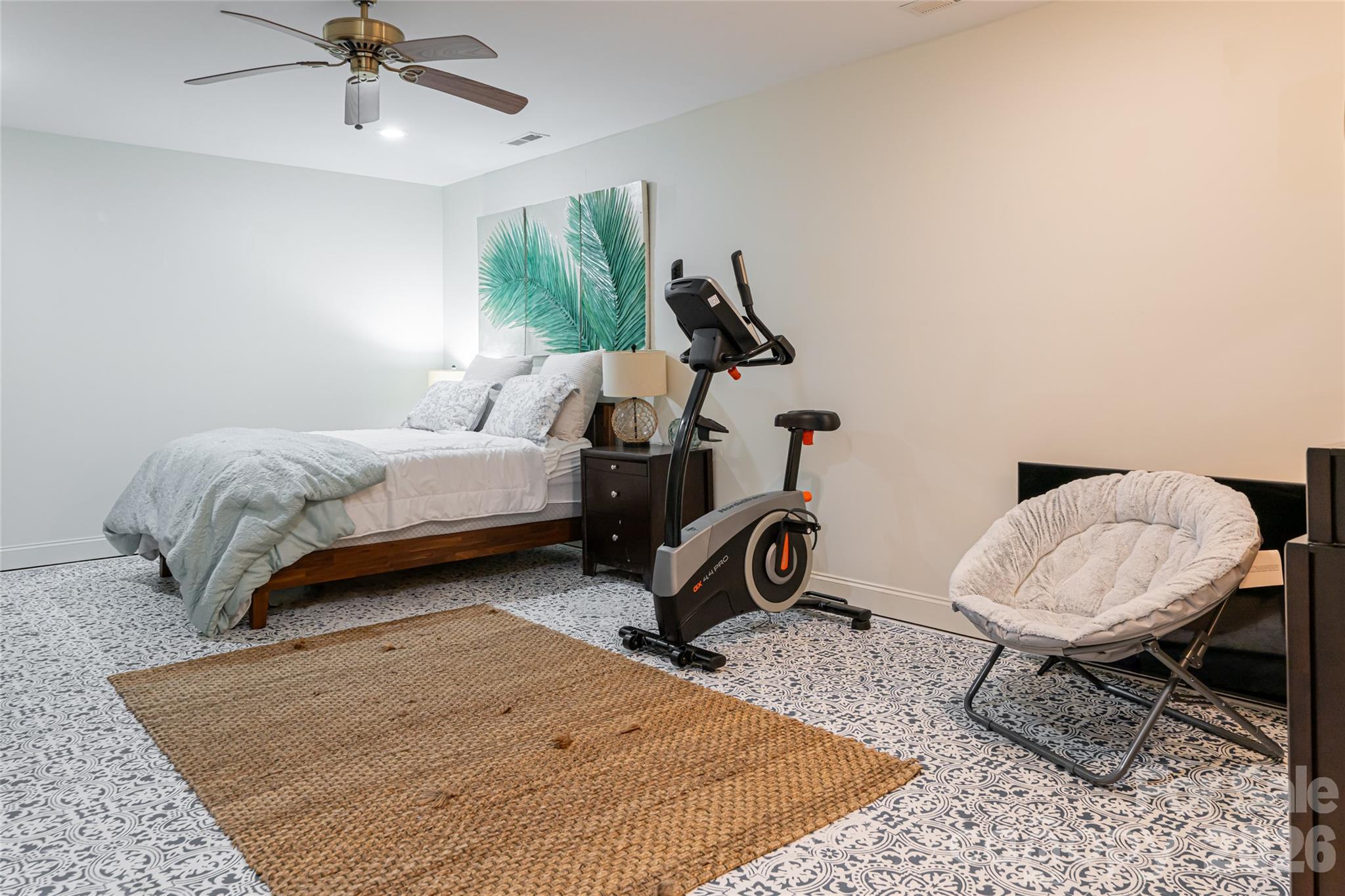 75 Cougar Lane — Saluda