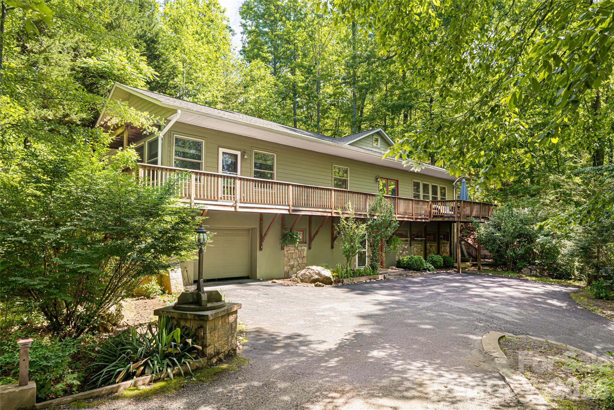 75 Cougar Lane — Saluda