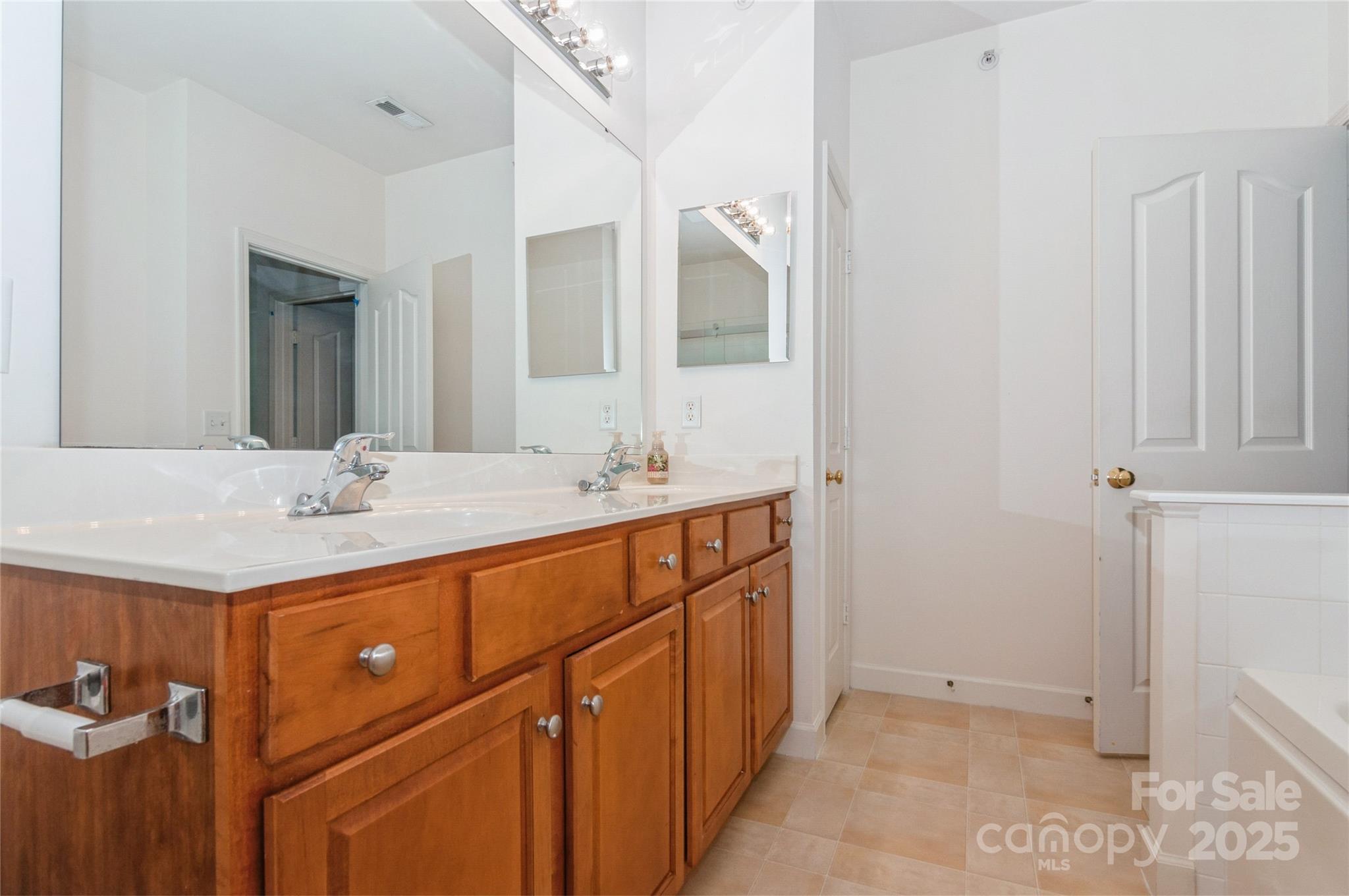 11863 Ridgeway Park Drive — Charlotte