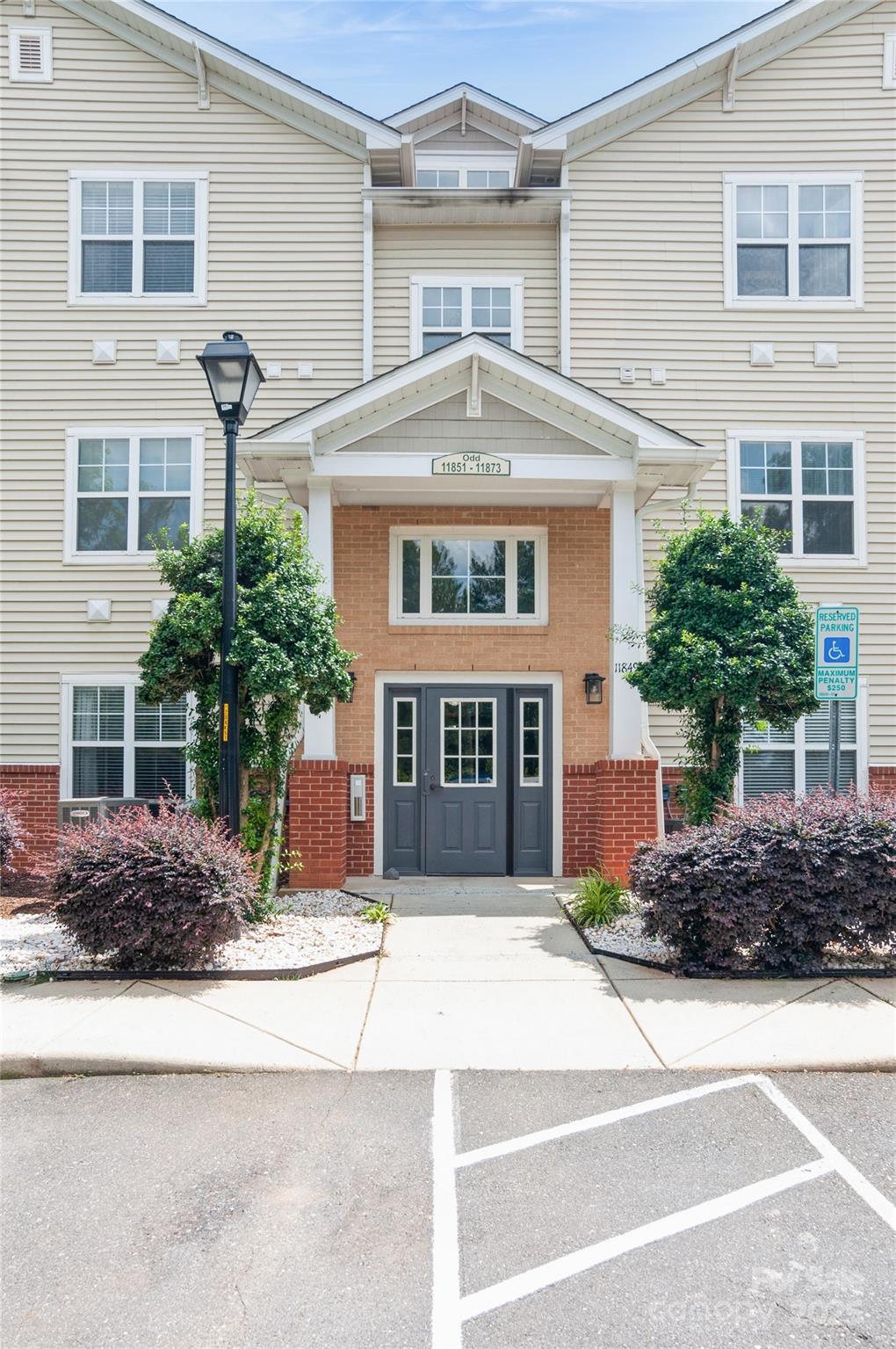 11863 Ridgeway Park Drive — Charlotte