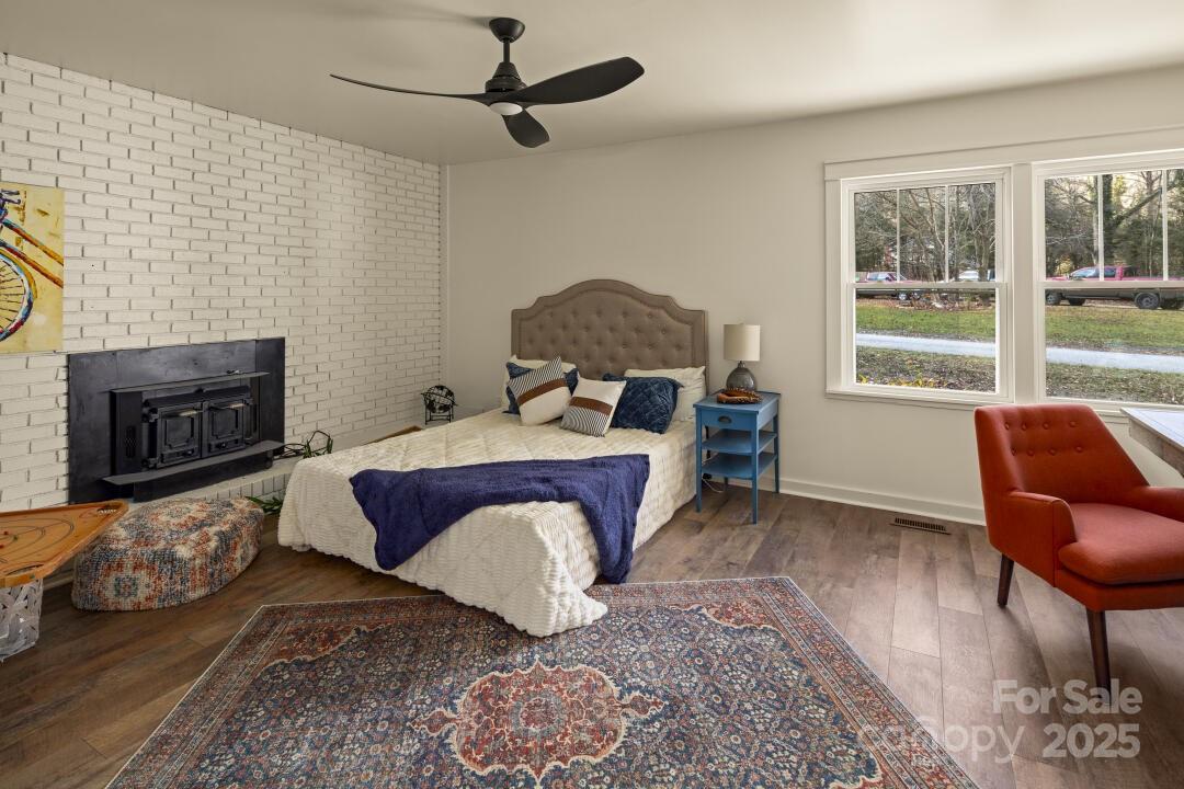 227 Ashmore Avenue — Hendersonville