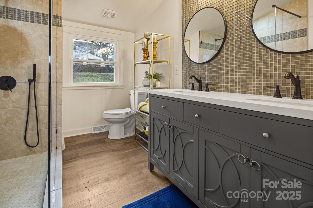 227 Ashmore Avenue — Hendersonville